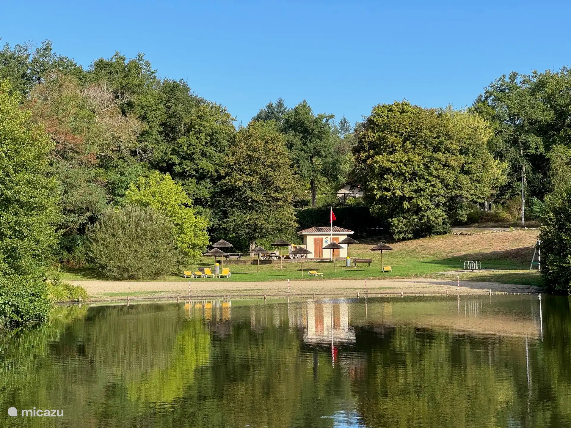 Close-up van strandje. Geen toezicht.