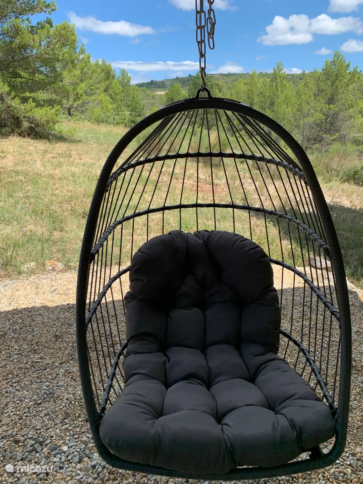 Chaise suspendue douillette : zen, zen, zen.