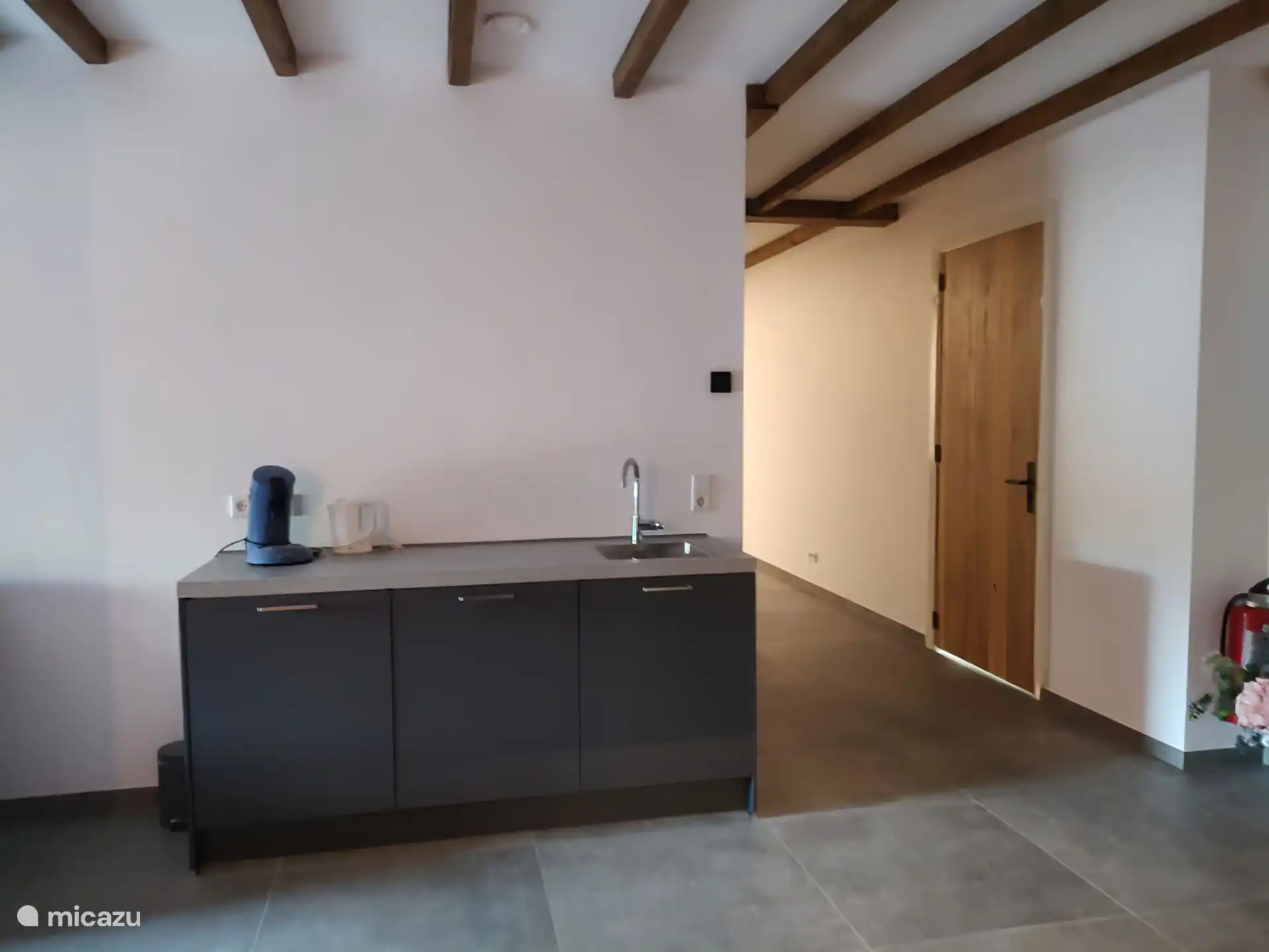 Küchenzeile mit Kühlschrank 