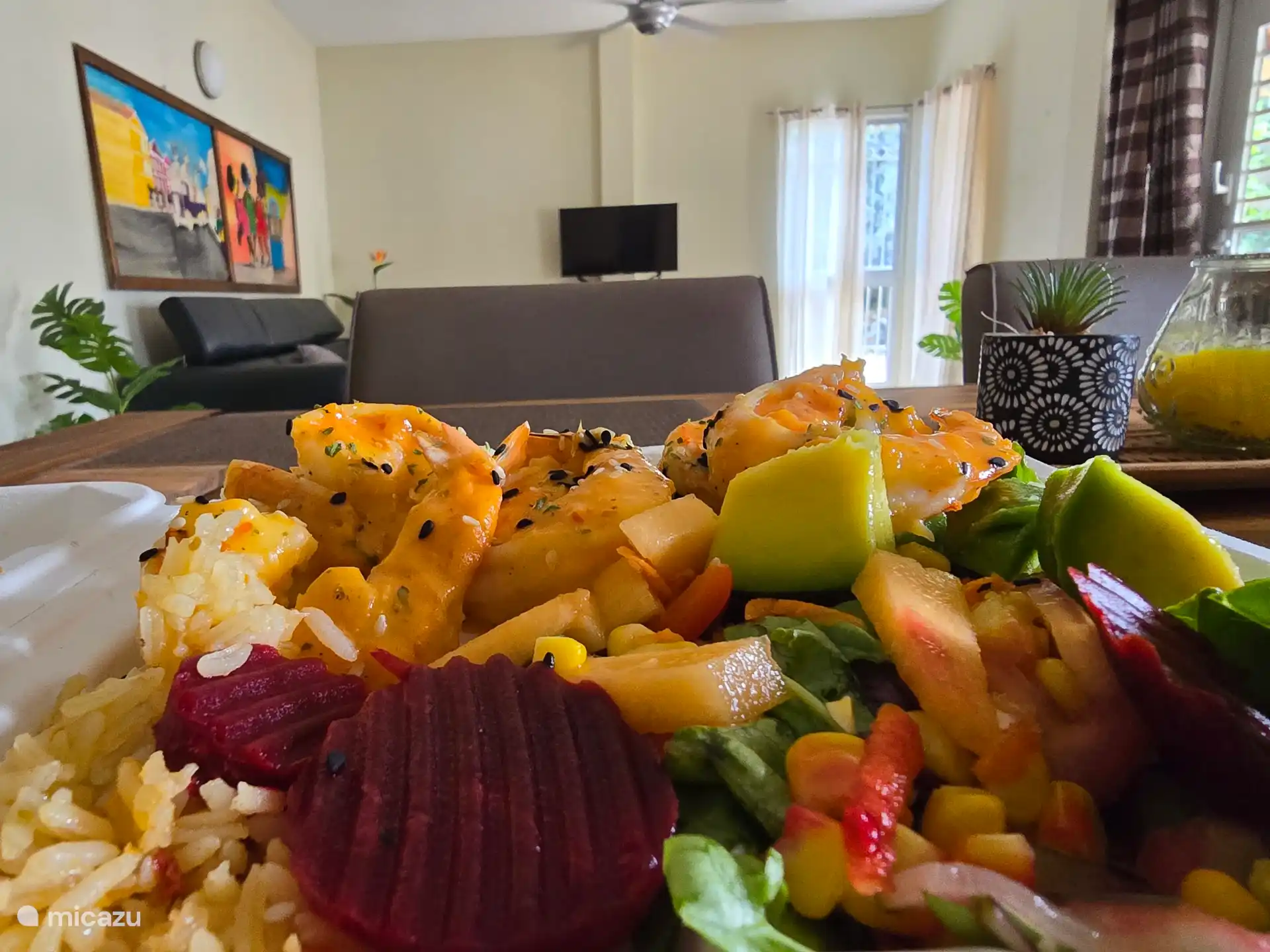 B14 está a solo unos minutos en coche de restaurantes que se encuentran entre los mejores de la isla.