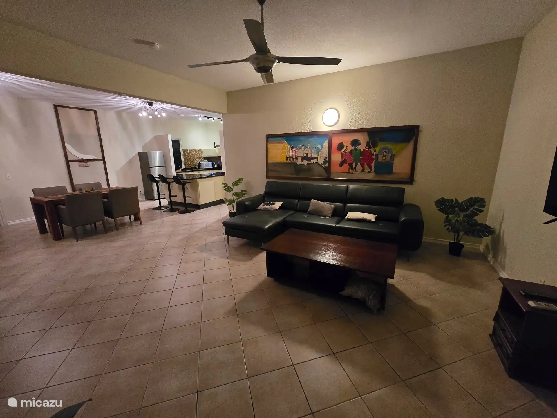 Cocina de concepto abierto, salón, comedor