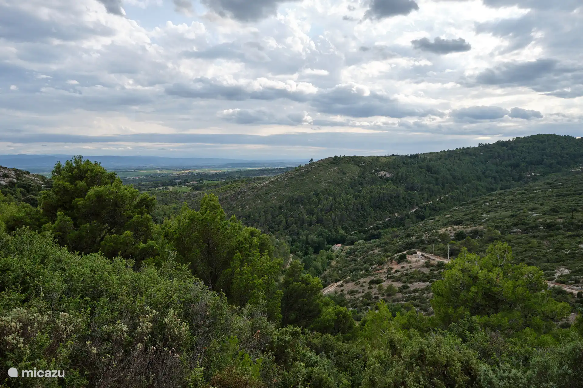 Weitblick. Bei klarem Wetter kann man sogar die Pyrenäen in 100 km Entfernung sehen.