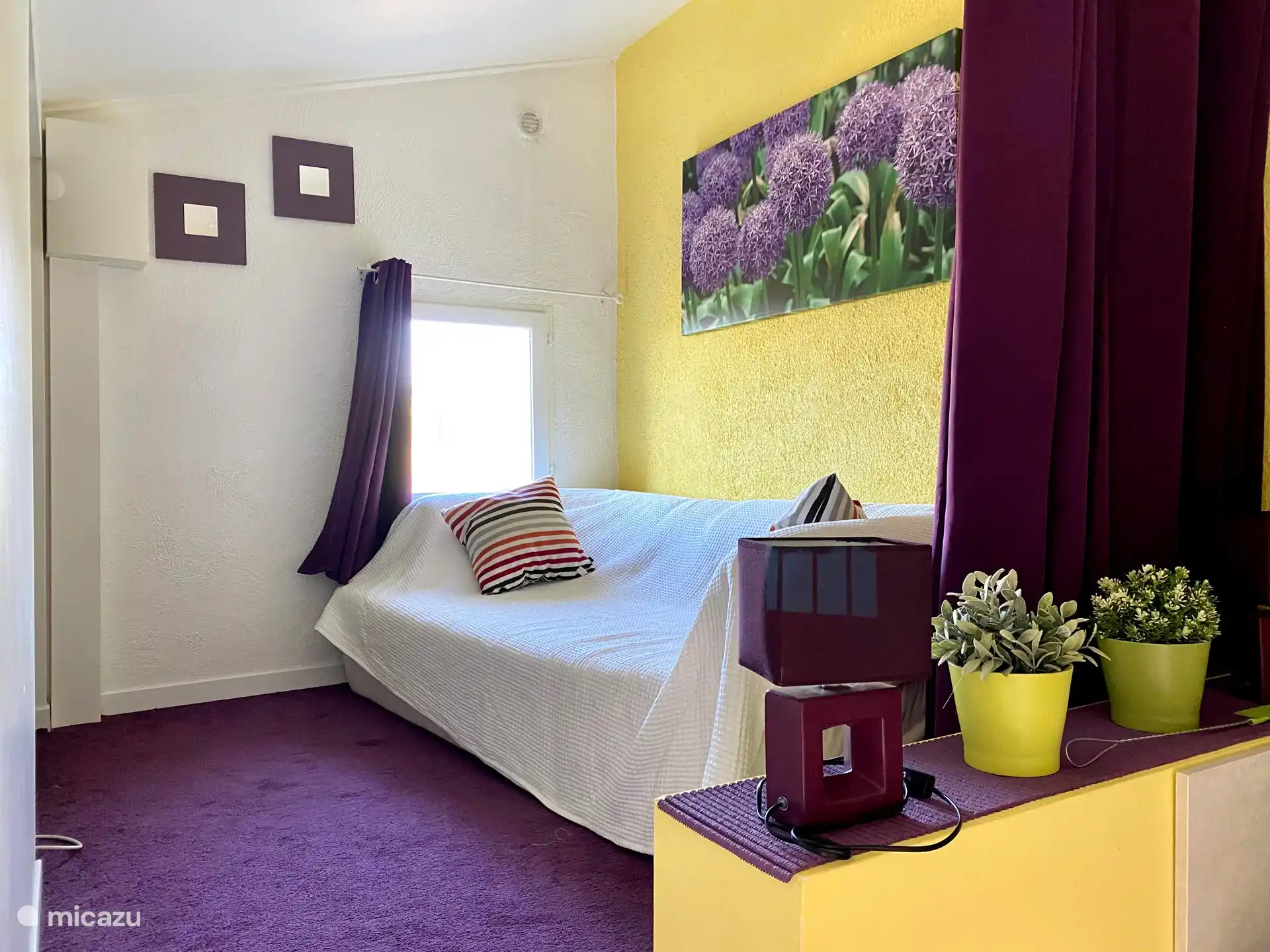 Badehaus. Auf der Zwischenebene ein gemütliches Schlafsofa für 2 Personen.