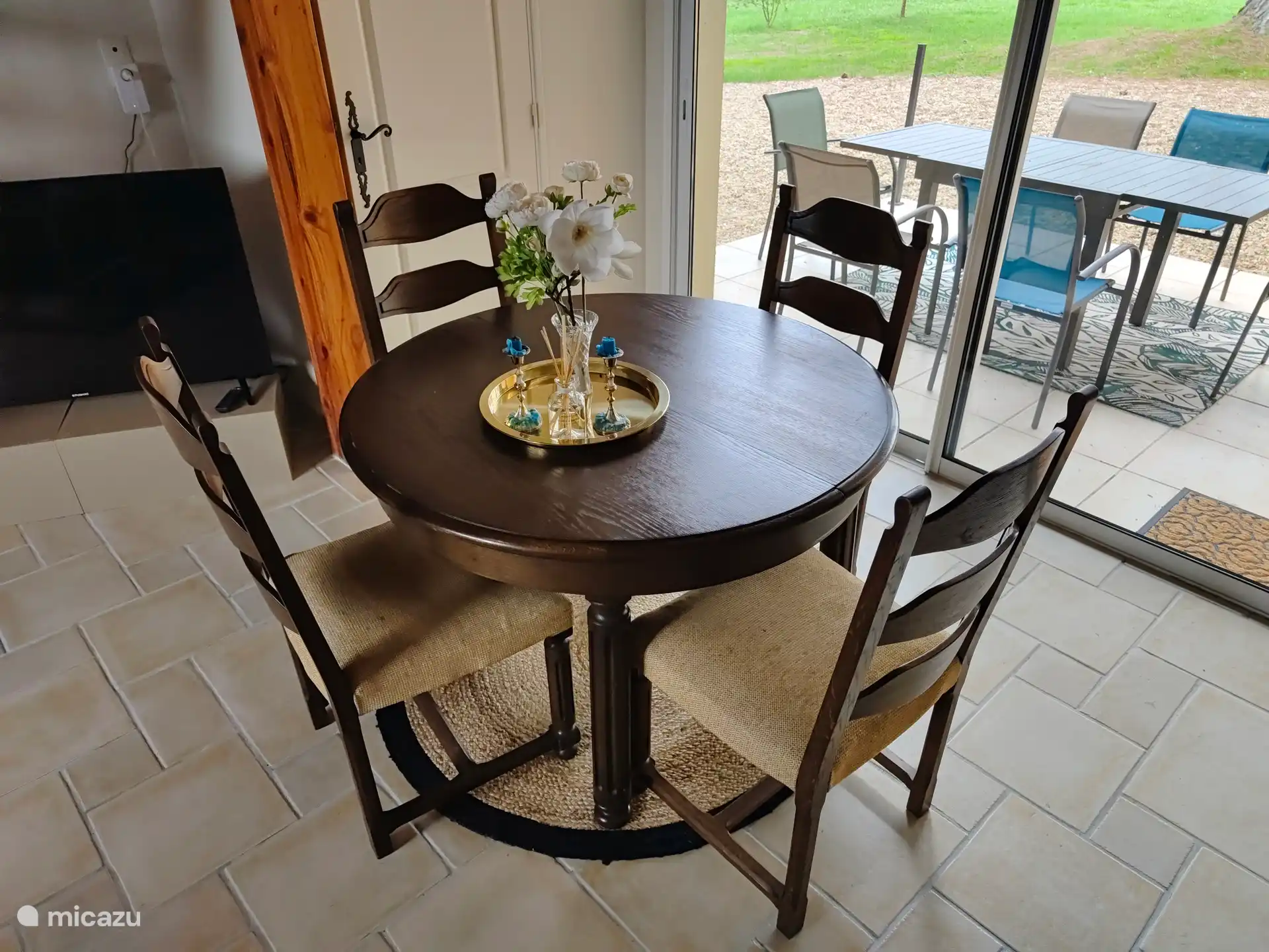 Essbereich im Innen- und Außenbereich