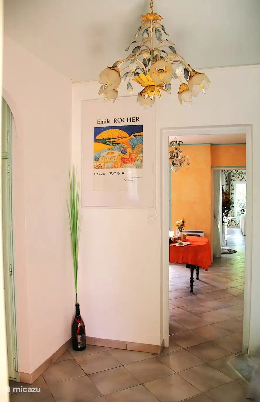 Hallway to the kitchen and living room