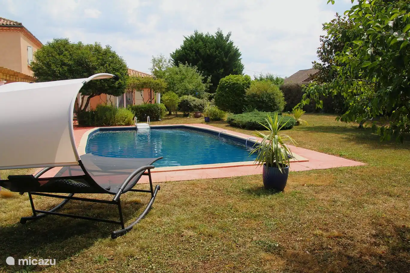 Garden and private pool