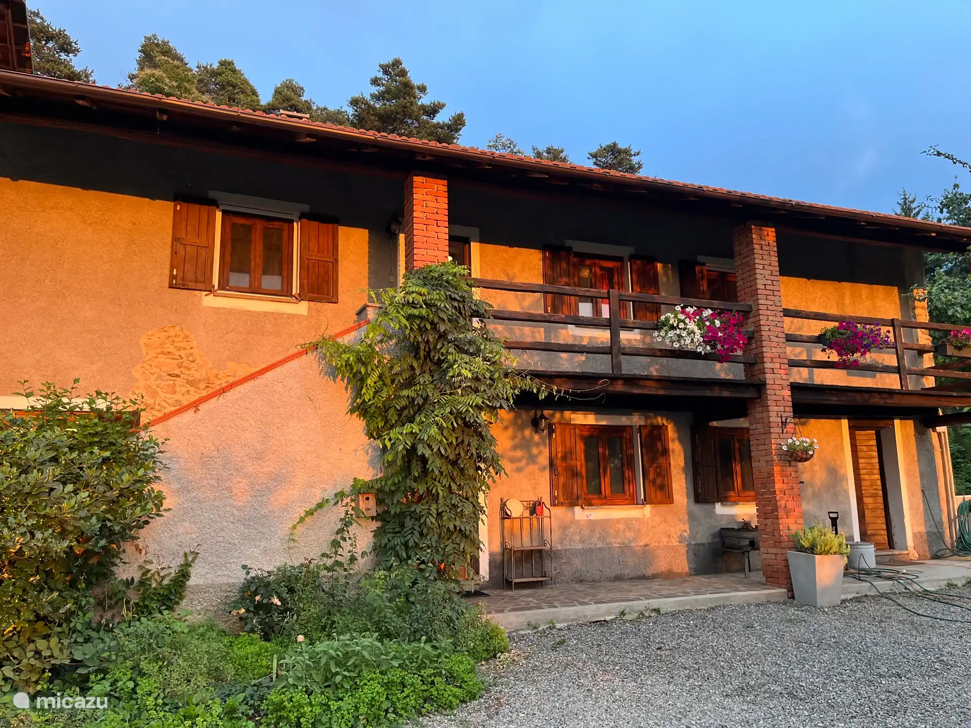 Casa Laiazzo Bed & Breakfast in prachtig avondlicht