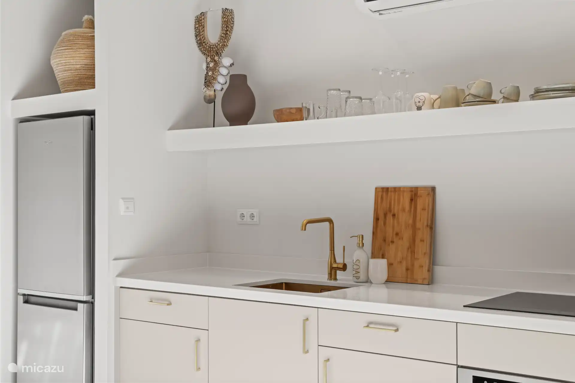 De keuken is zeer luxe.