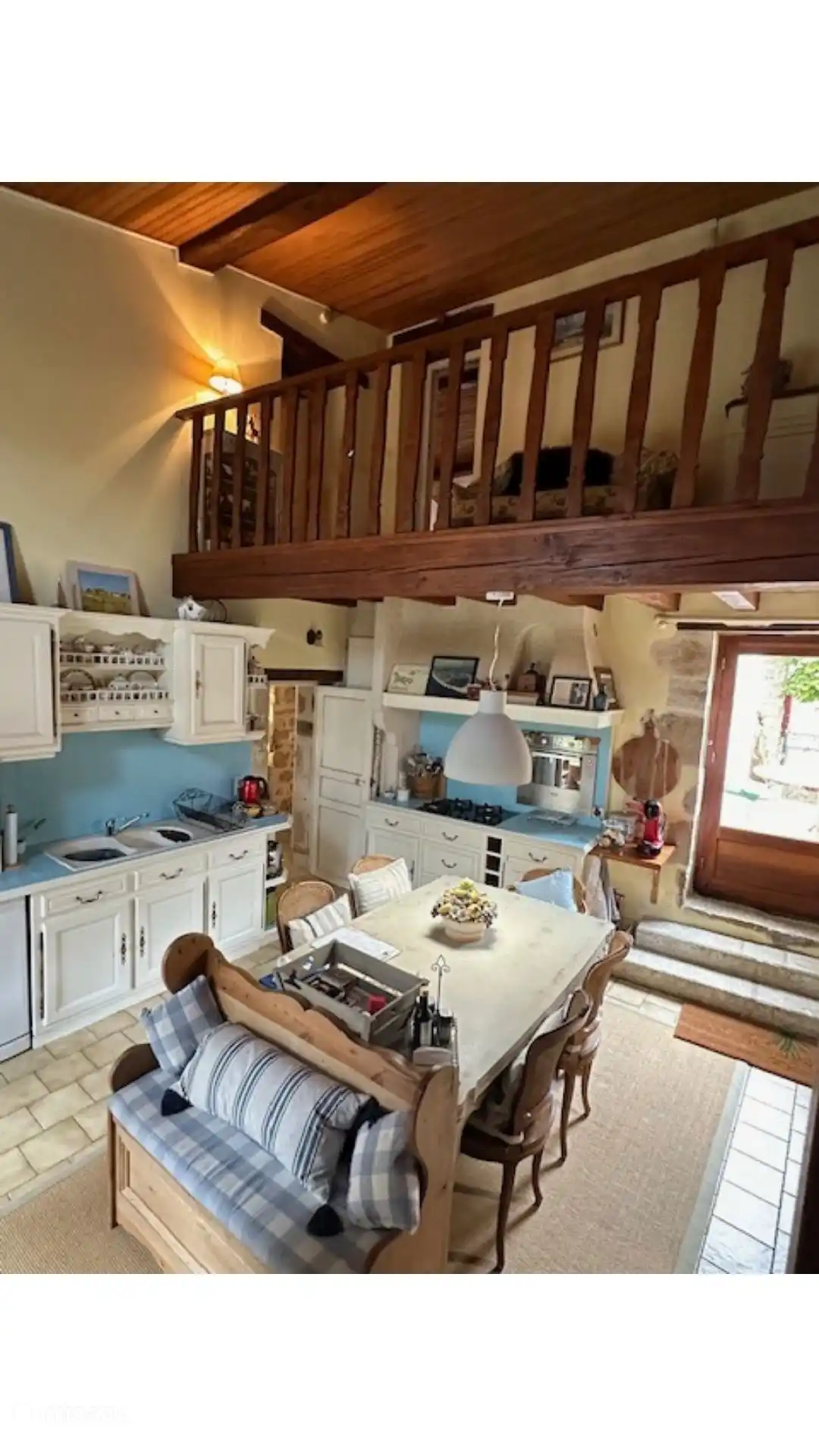 Tu cocina bien equipada, donde tienes todo disponible para preparar una buena cena, comer de forma cómoda o disfrutar de un aperitivo.