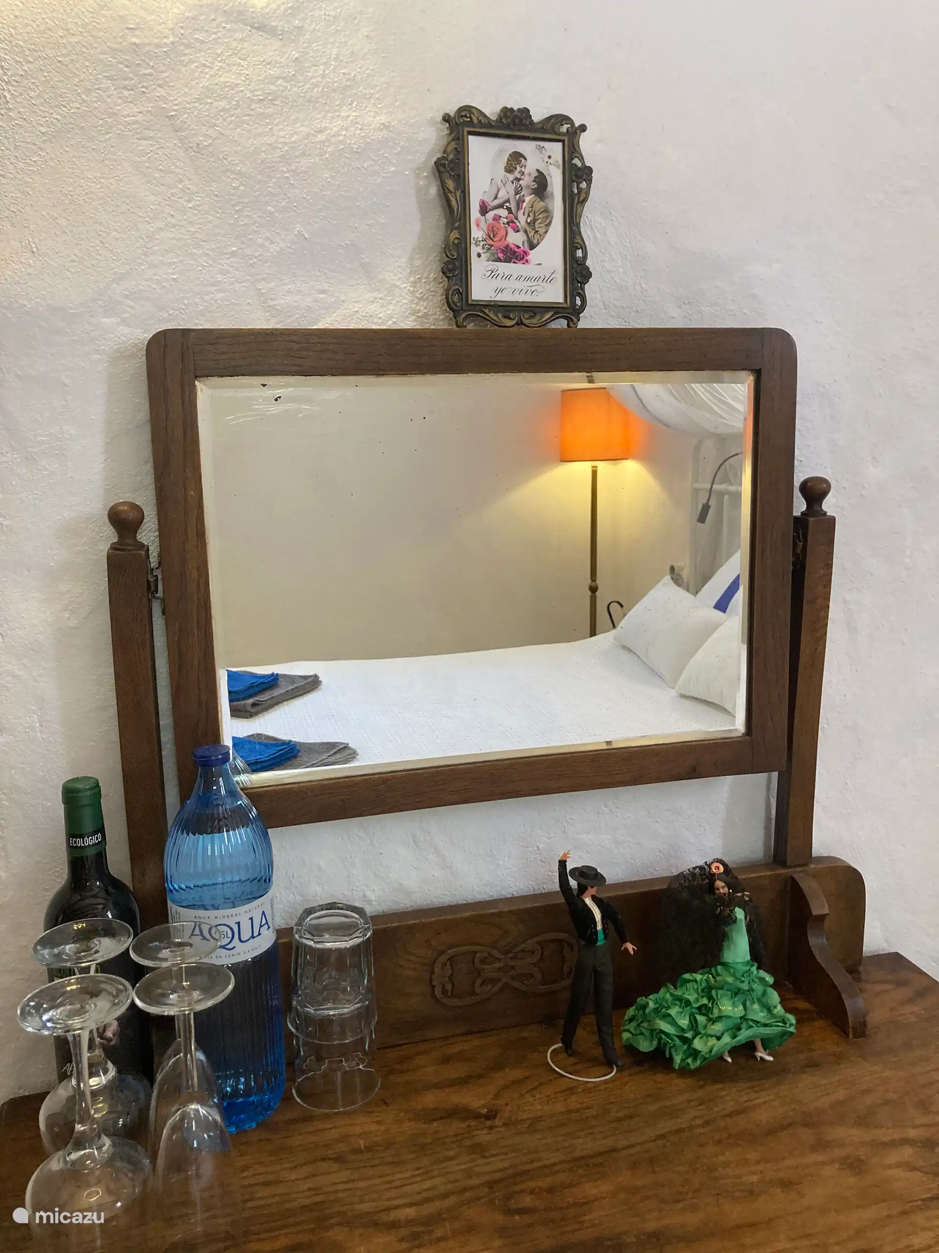 Chambre de détails, commode, lit double