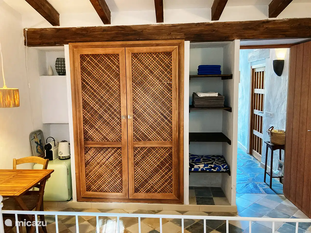 garderobekast, handdoeken, koelkast, koffie & theefaciliteiten