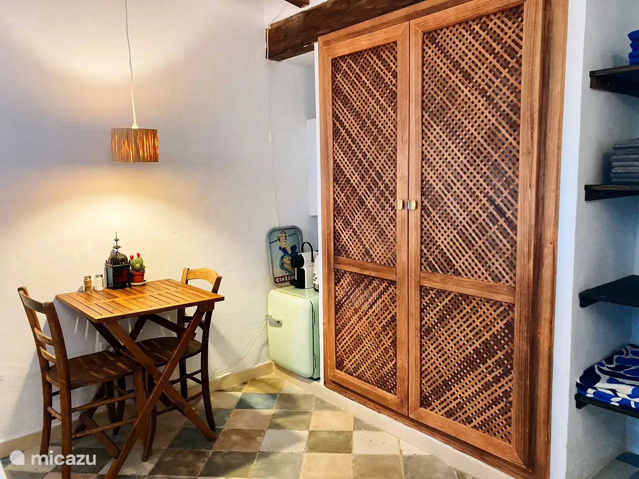 zithoek, koelkast, garderobekast