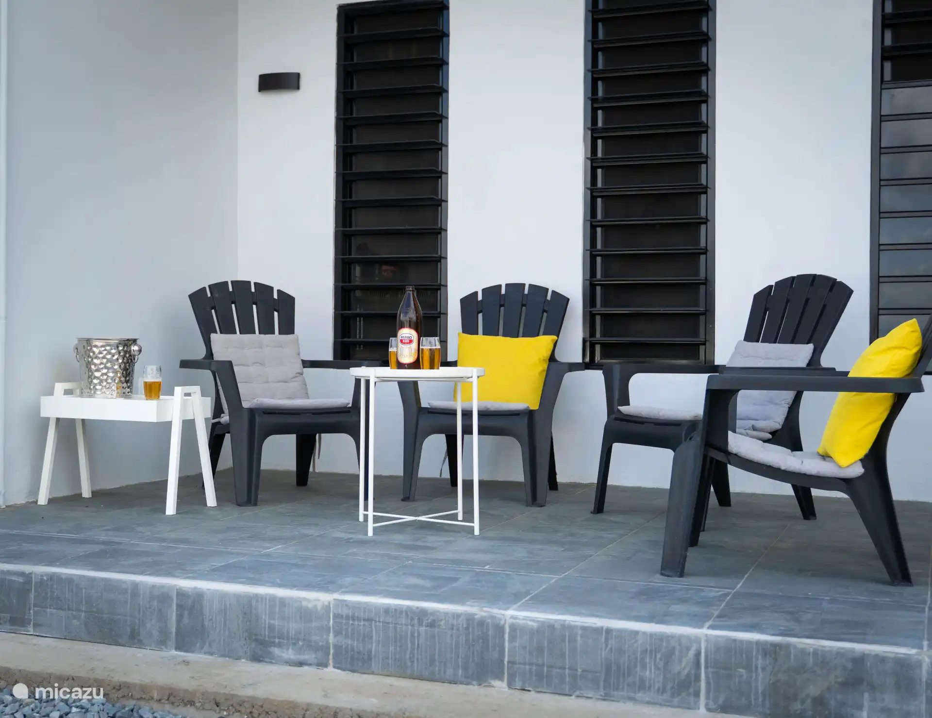 Private terrace front