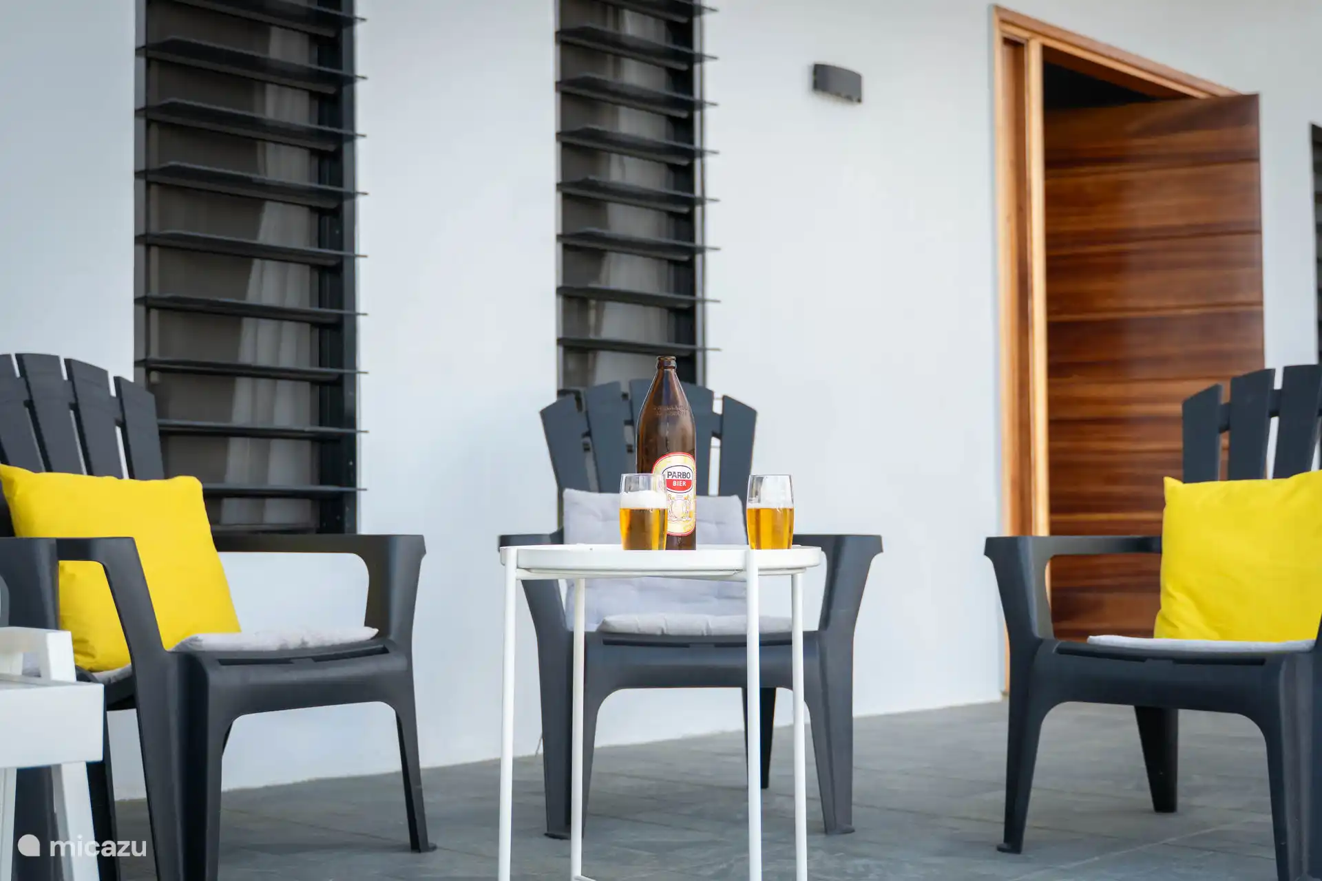 Private terrace front