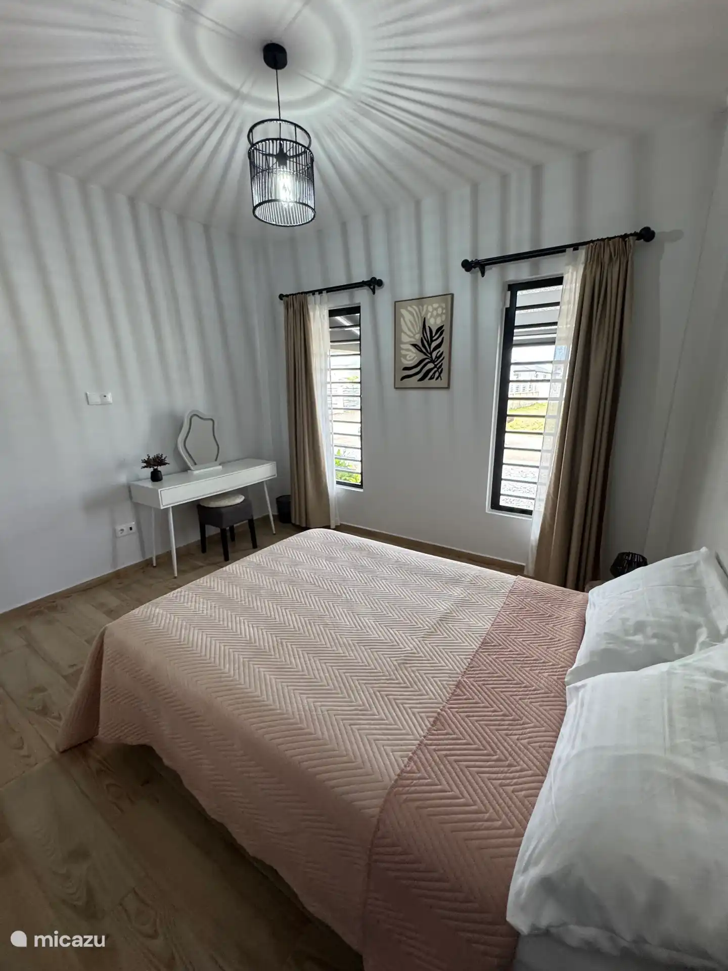 Schlafzimmer 1