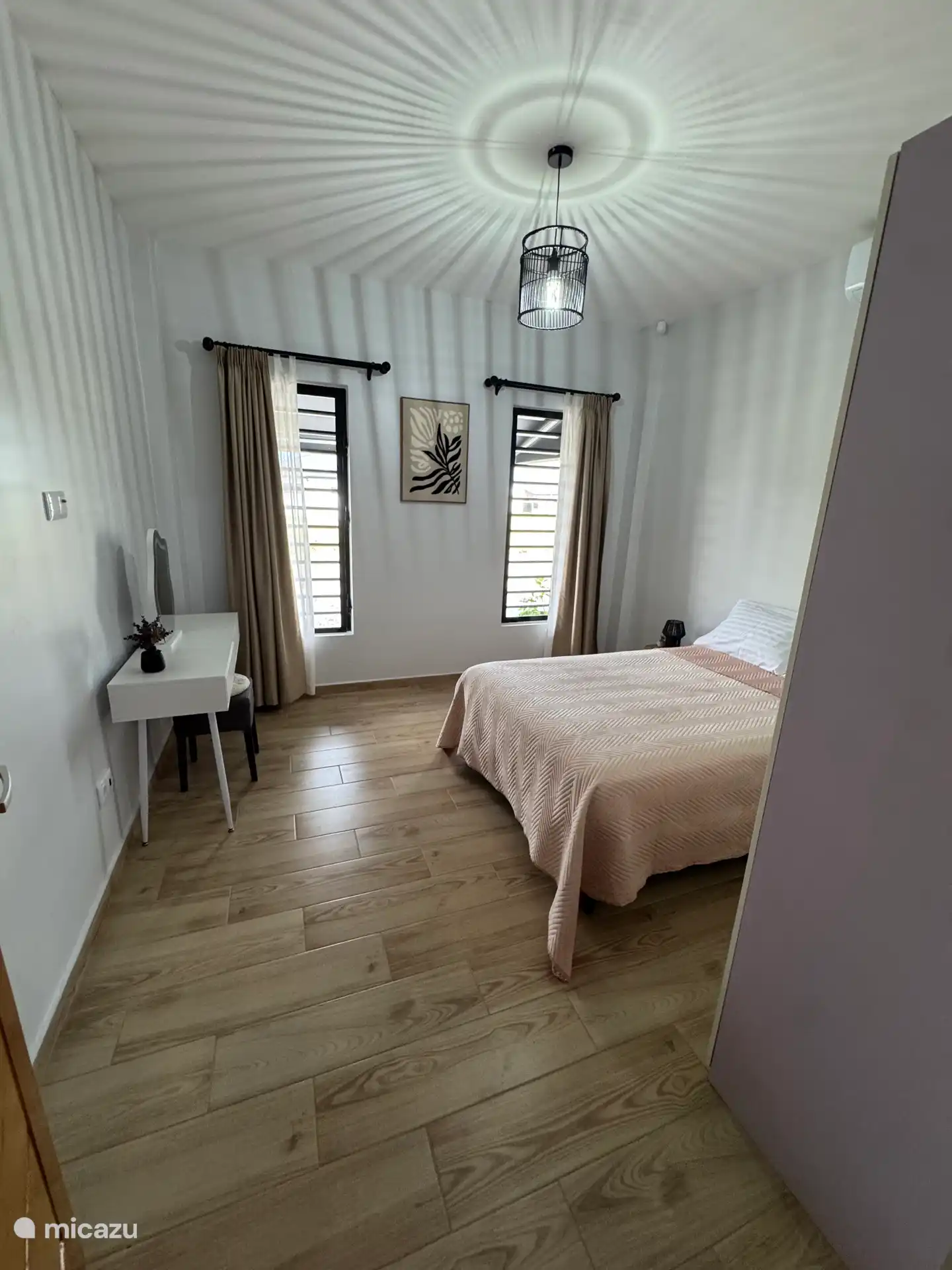 Schlafzimmer 1