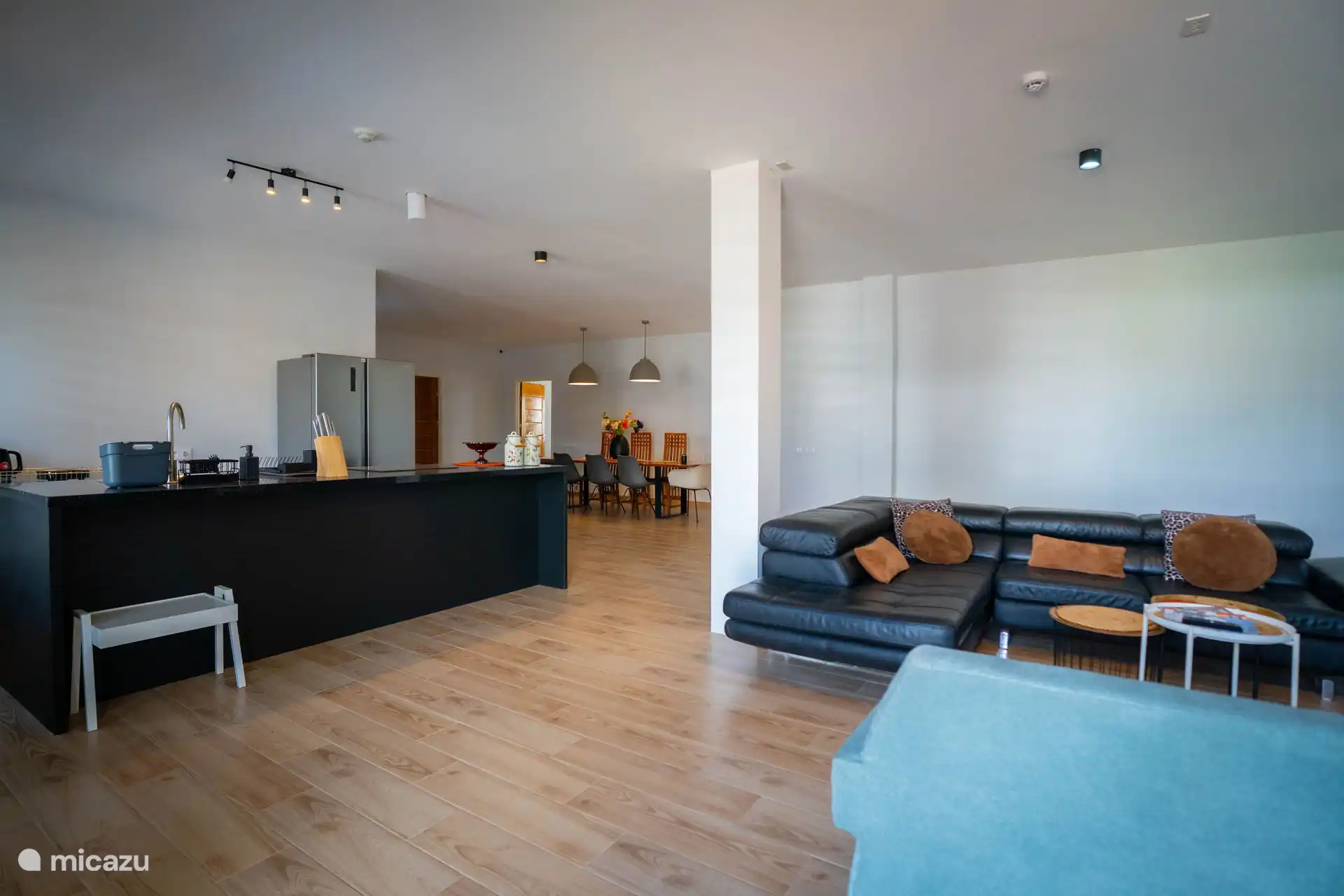 Very spacious living area