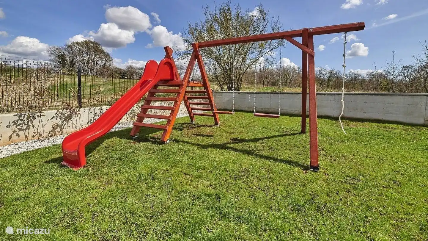 Schaukeln und Rutschen