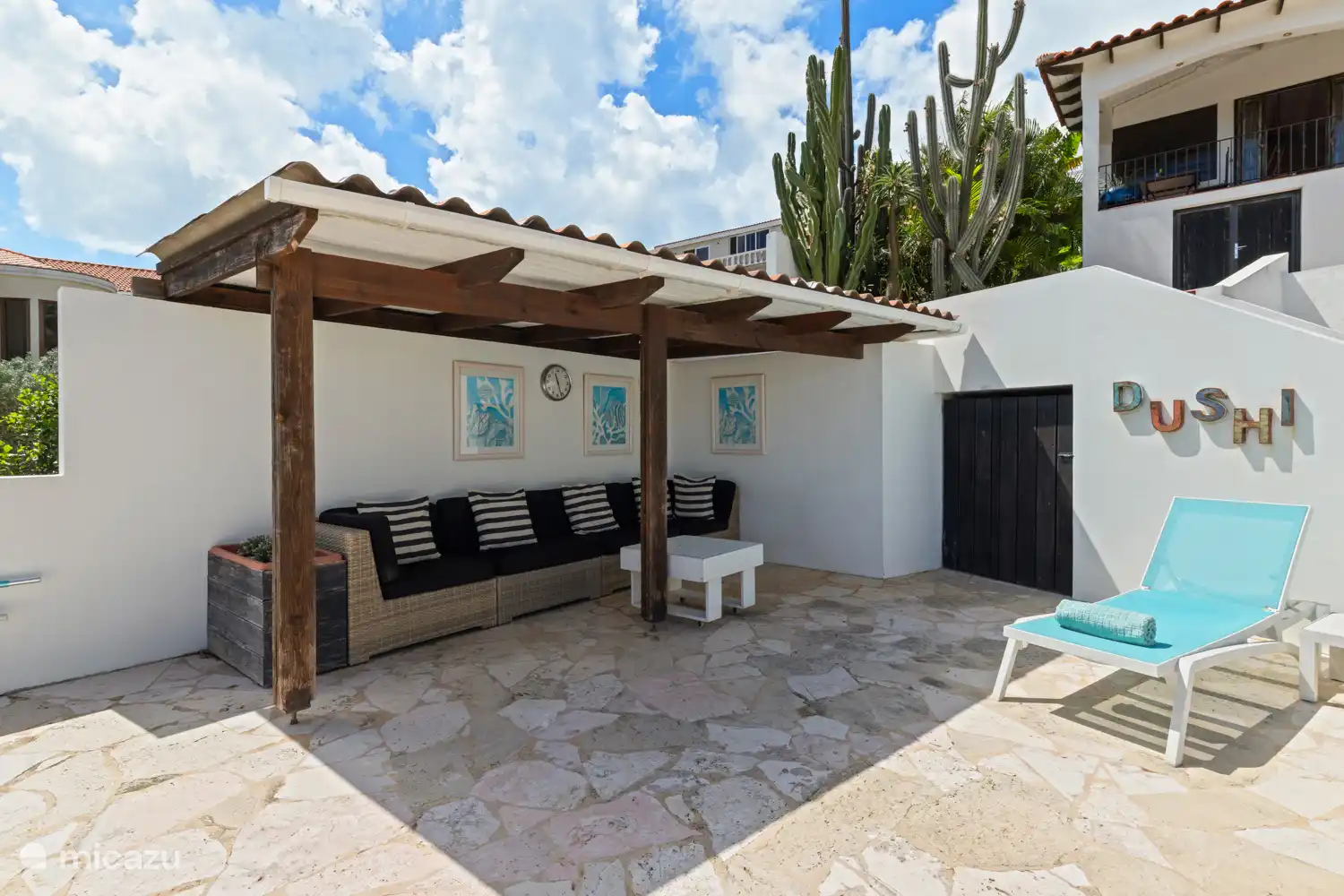 Leuke zit bij zwembad