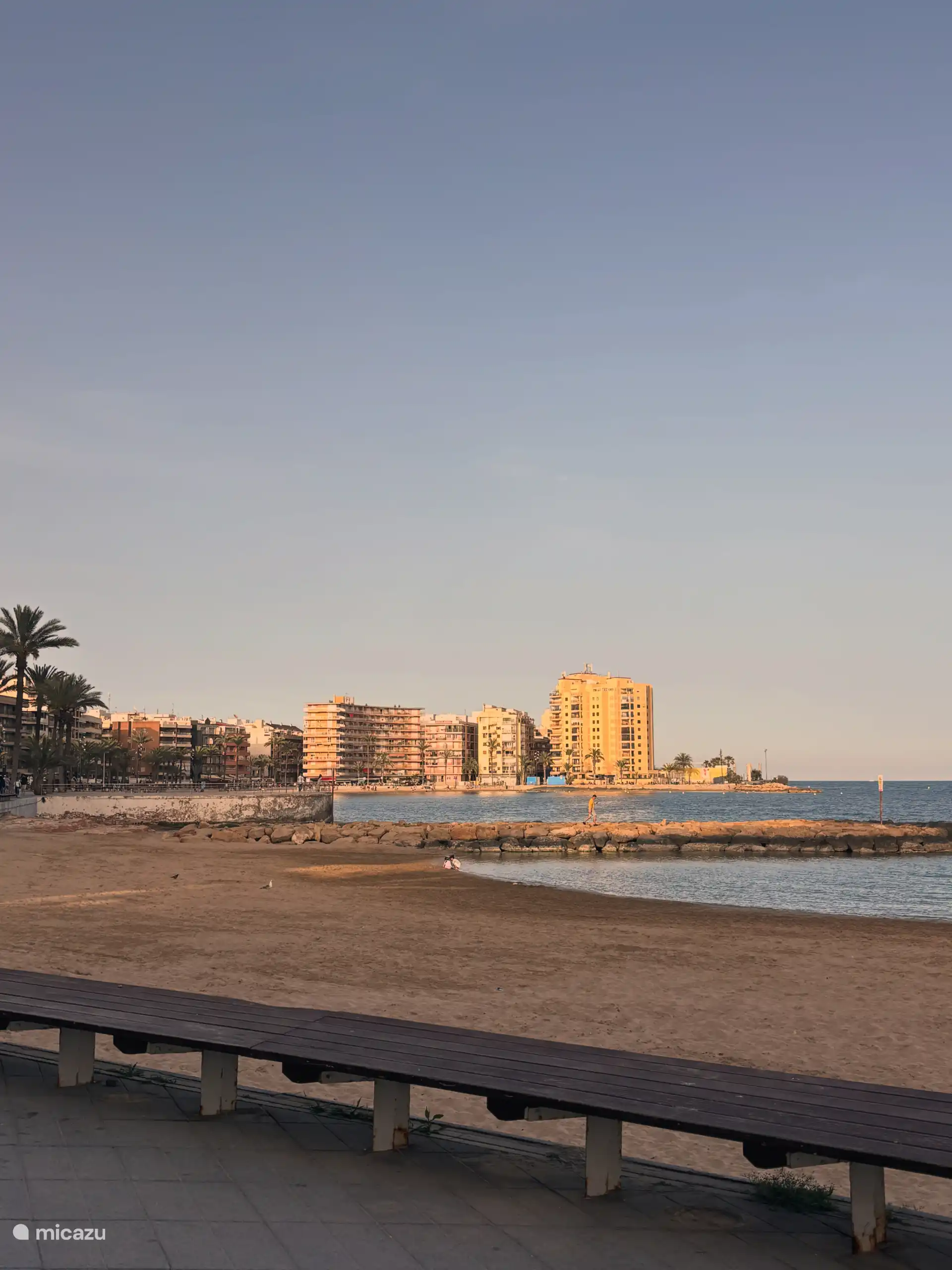 Stadstrand Playa Del Cura, aan de boulevard.
