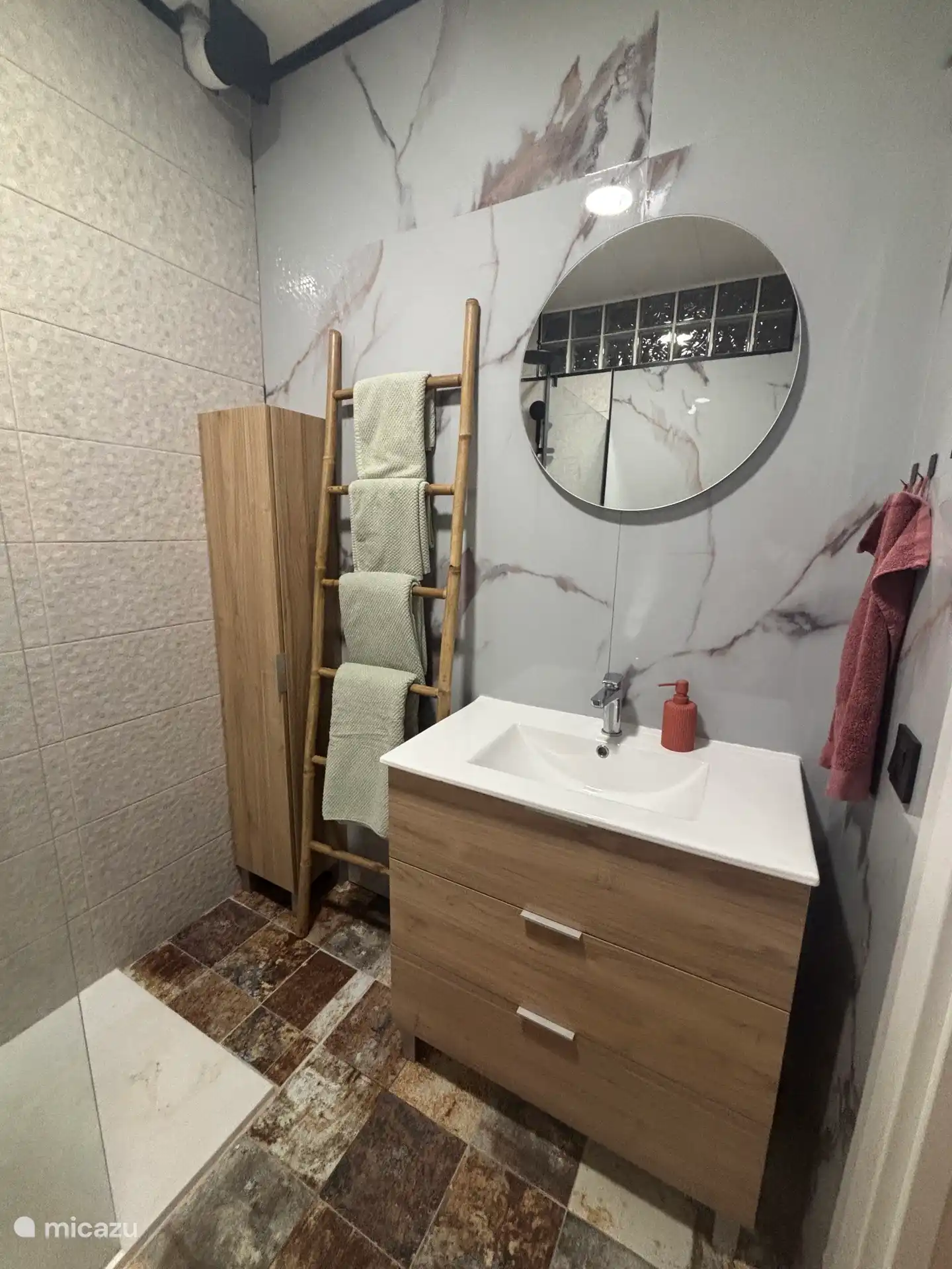 Badezimmer im Erdgeschoss