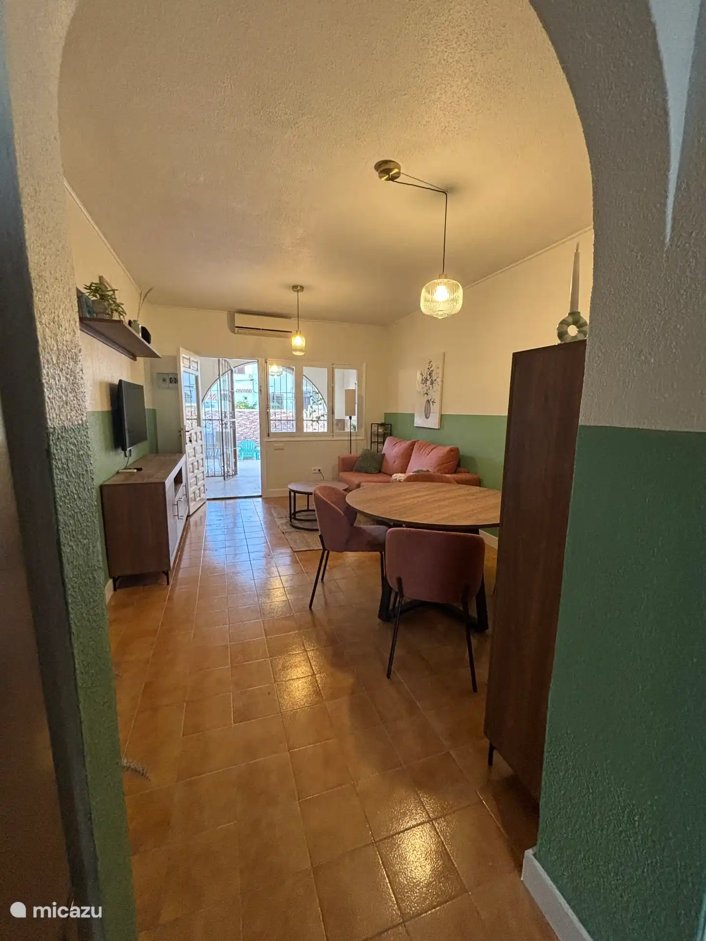 Woonkamer vanuit de keuken