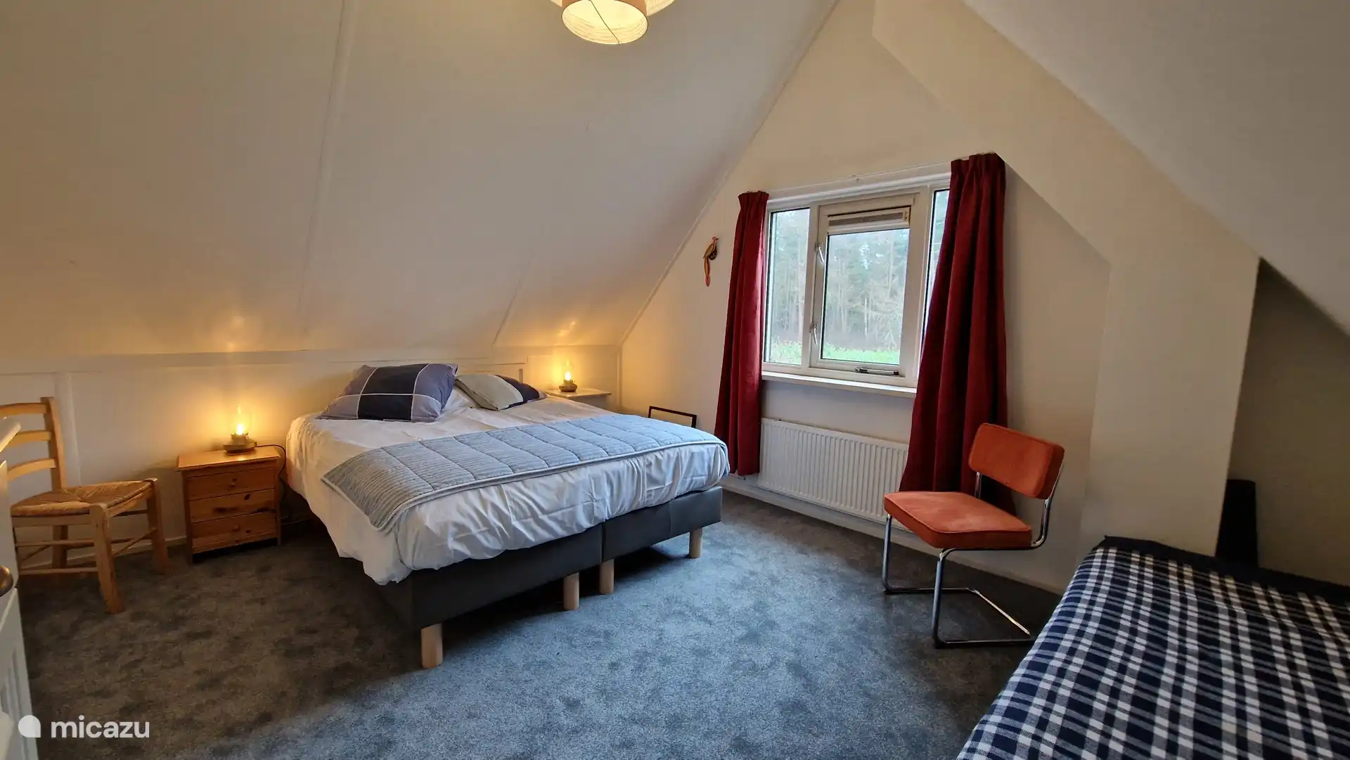 Schlafzimmer mit Zustellbett