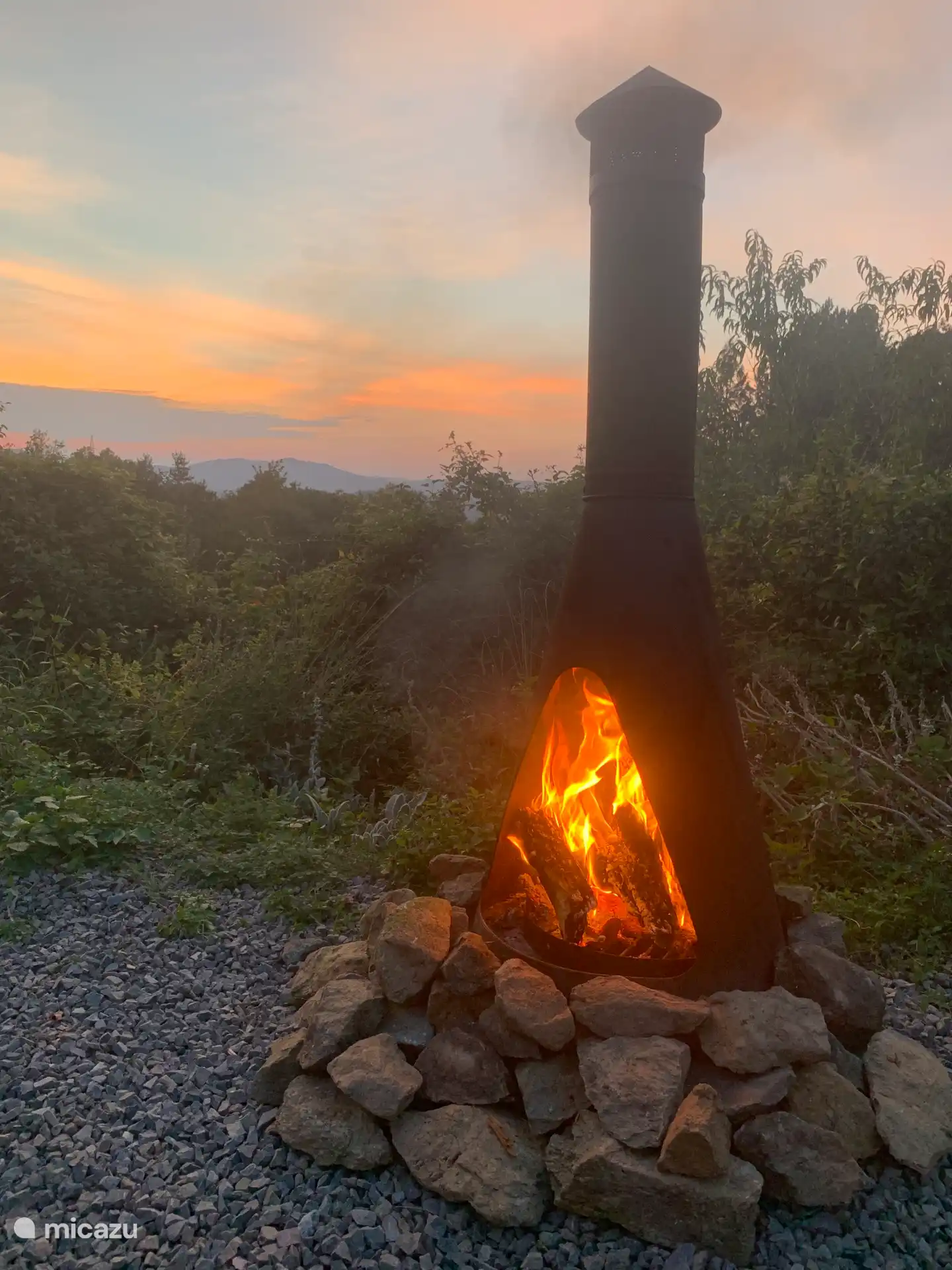 Genießen Sie die Feuerstelle