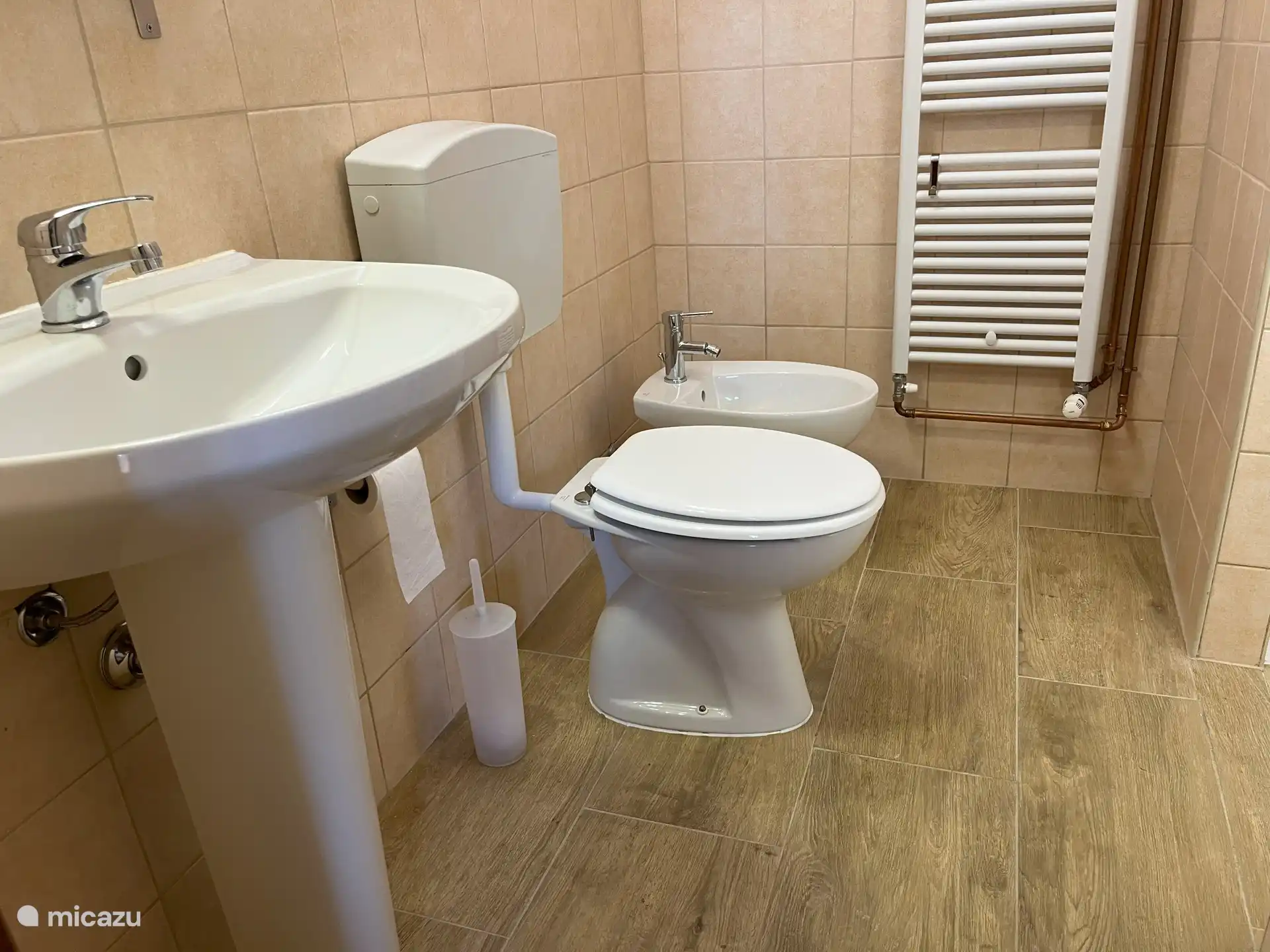 Badezimmer des Zimmers Rosa