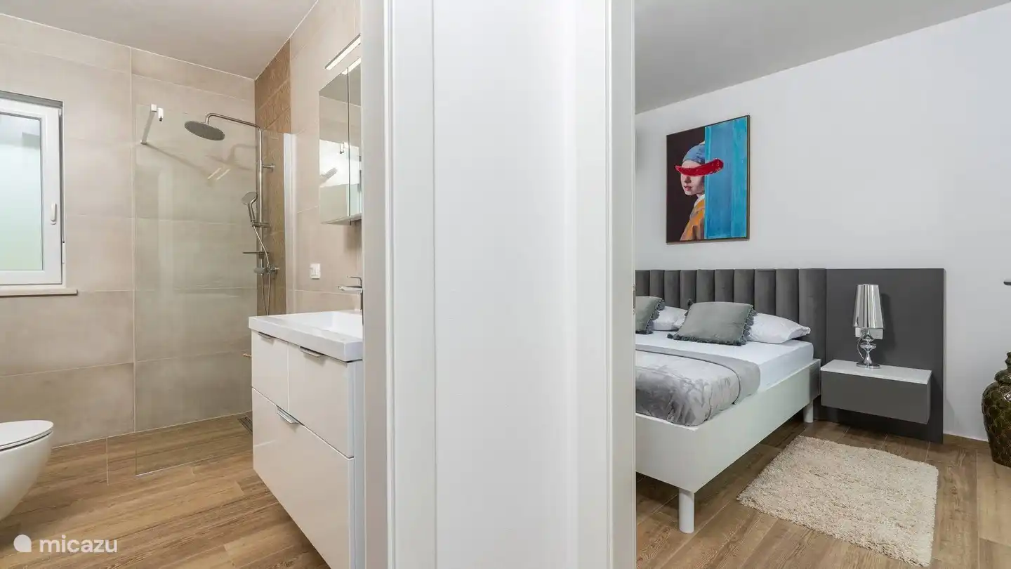 Chambre et salle de bain