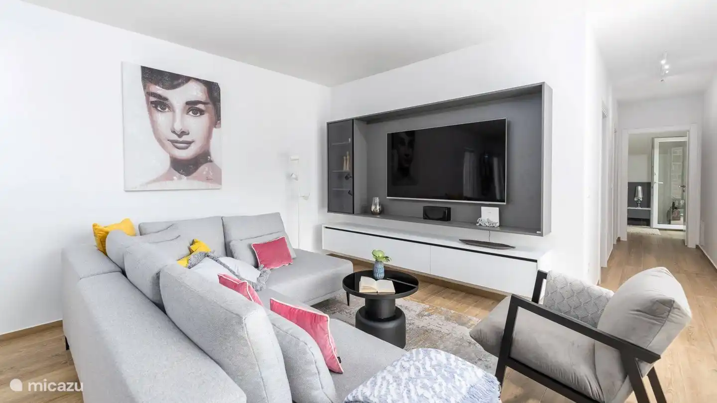 coin salon près de la télévision