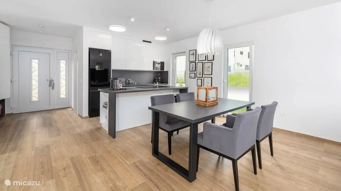 cuisine et table à manger