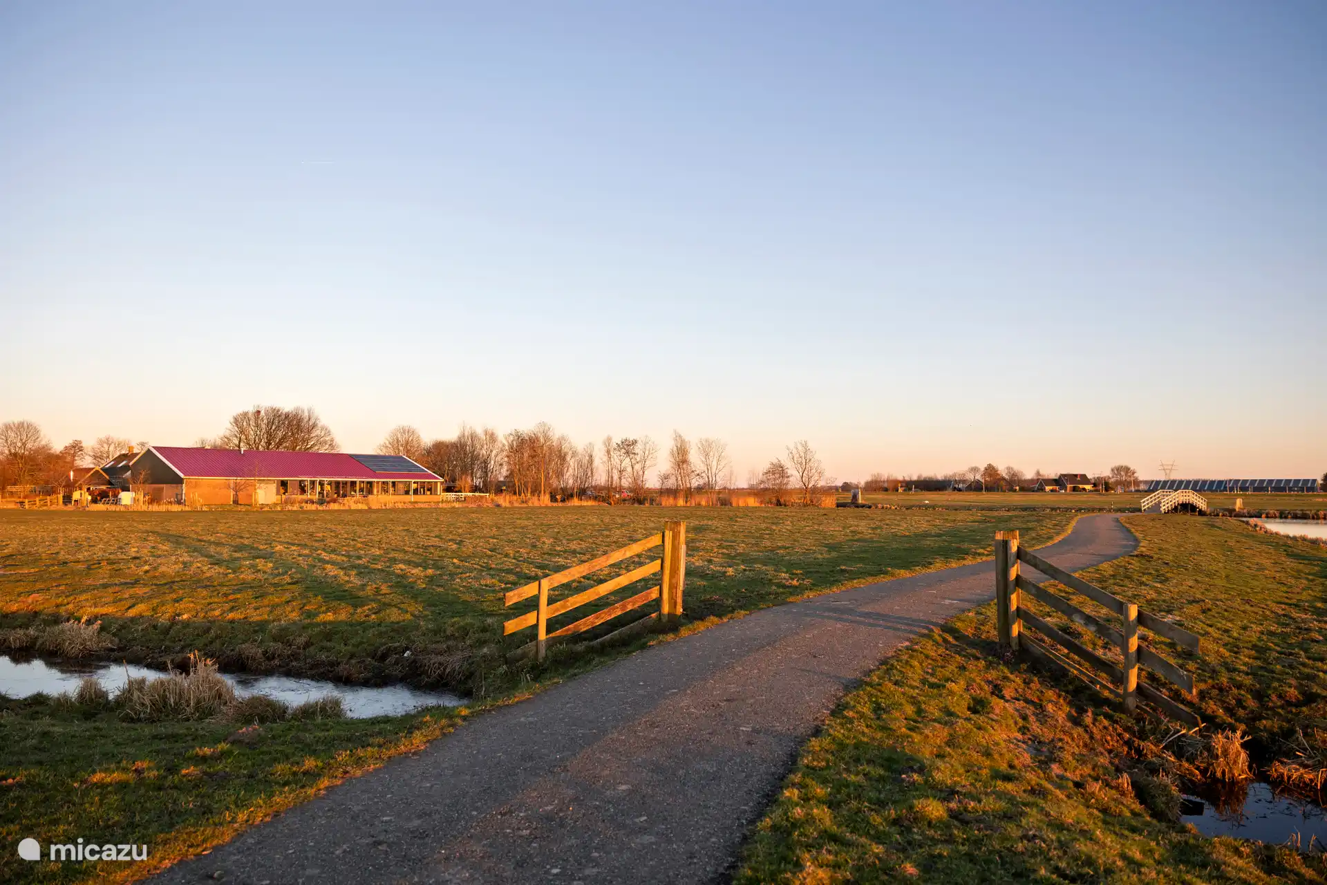 Der Wander- und Radweg in unserem Hinterhof