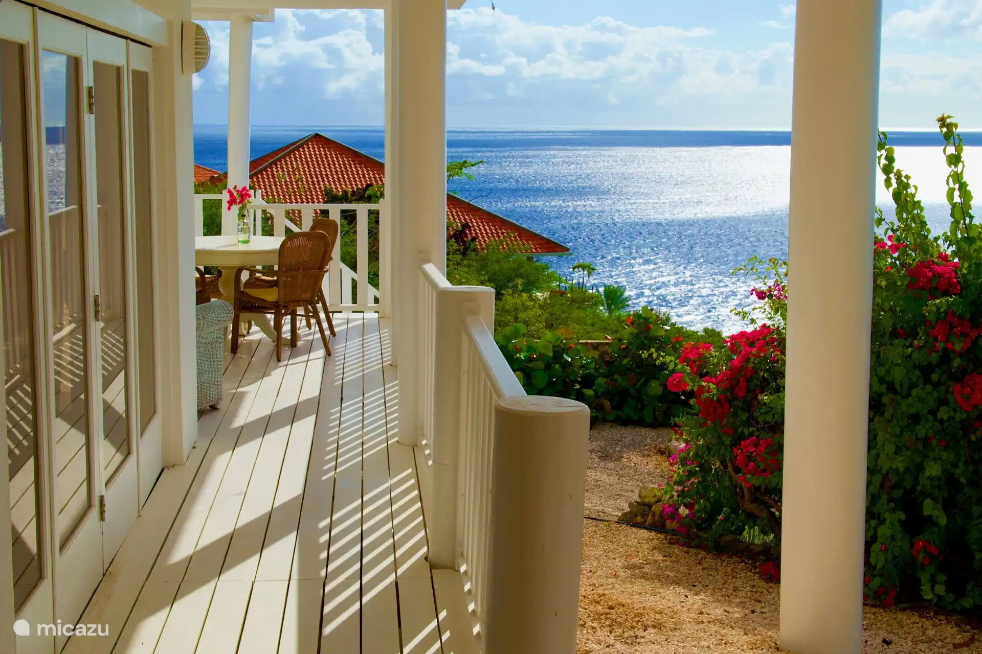 Französische Türen, damit die karibische Brise hereinkommt.