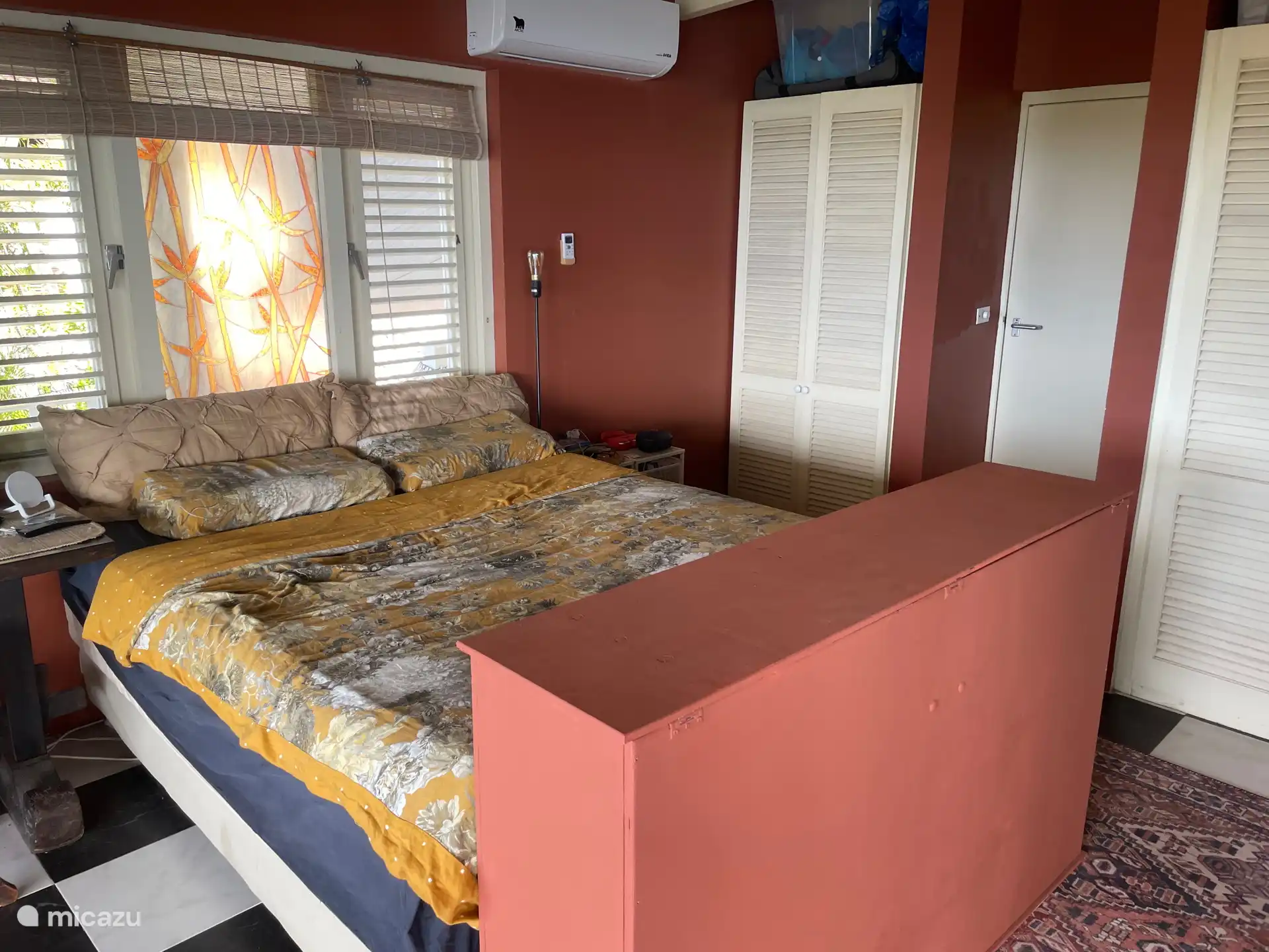 Schlafzimmer im ersten Stock mit eigenem Bad.