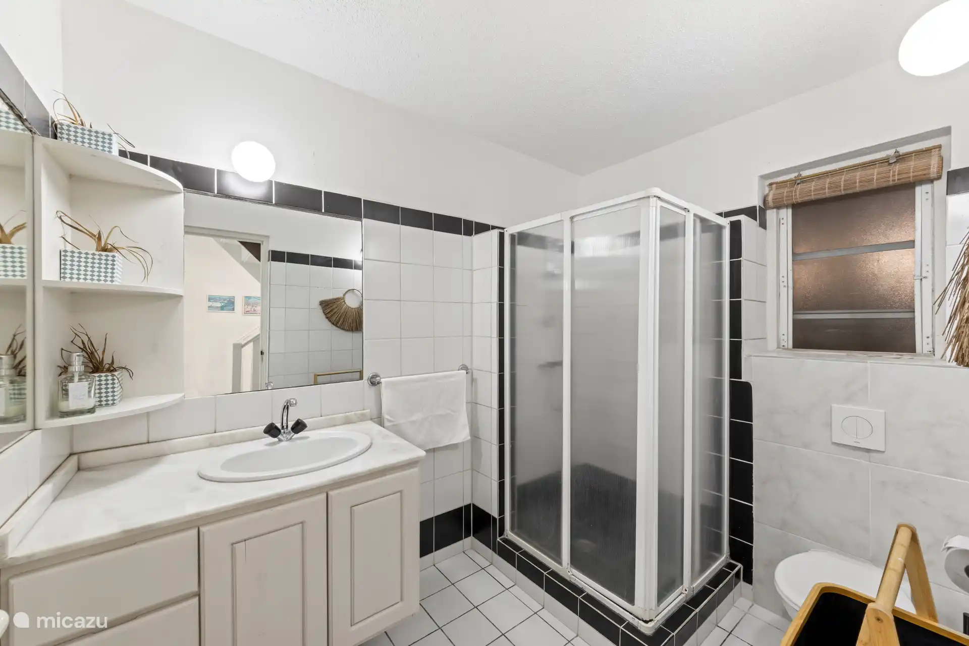 Gedeelde badkamer voor slaapkamer 3 & 4.