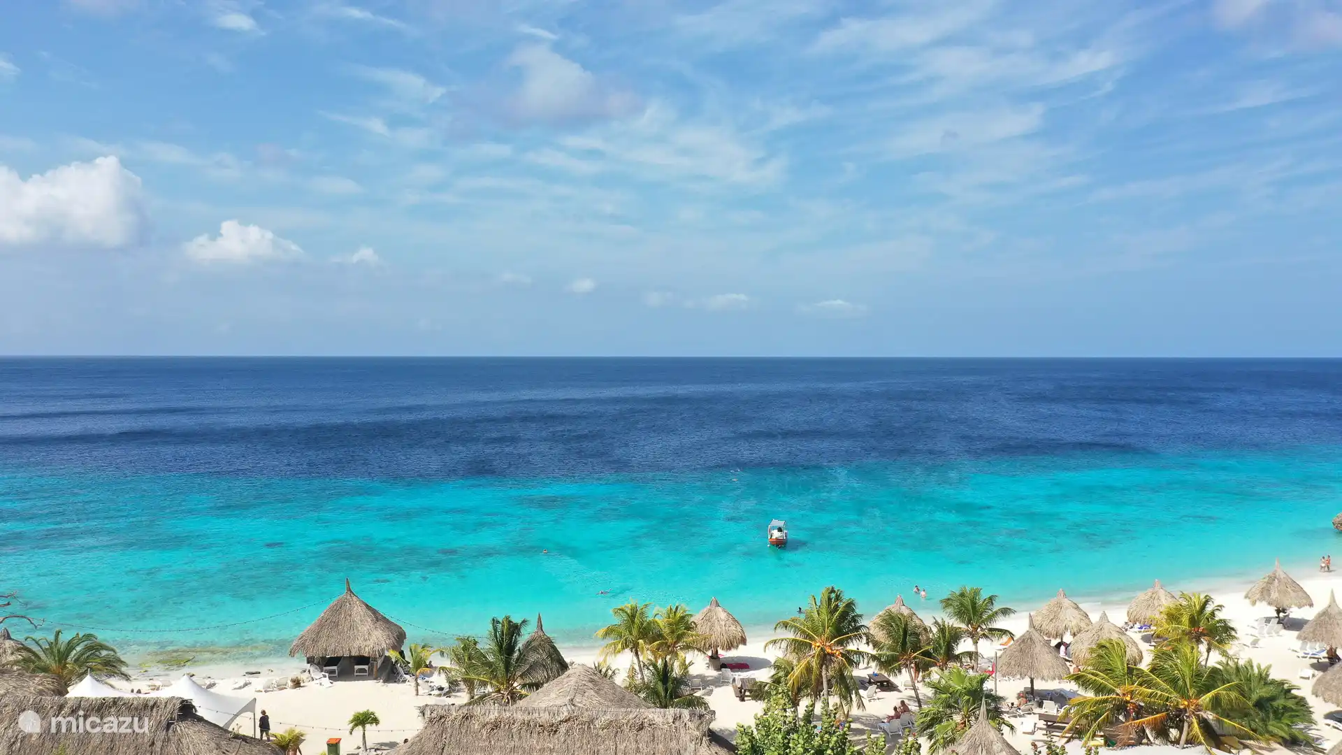 5 minuten rijden (of korte wandeling) naar het beroemde Cas Abao Beach – één van de mooiste stranden ter wereld.