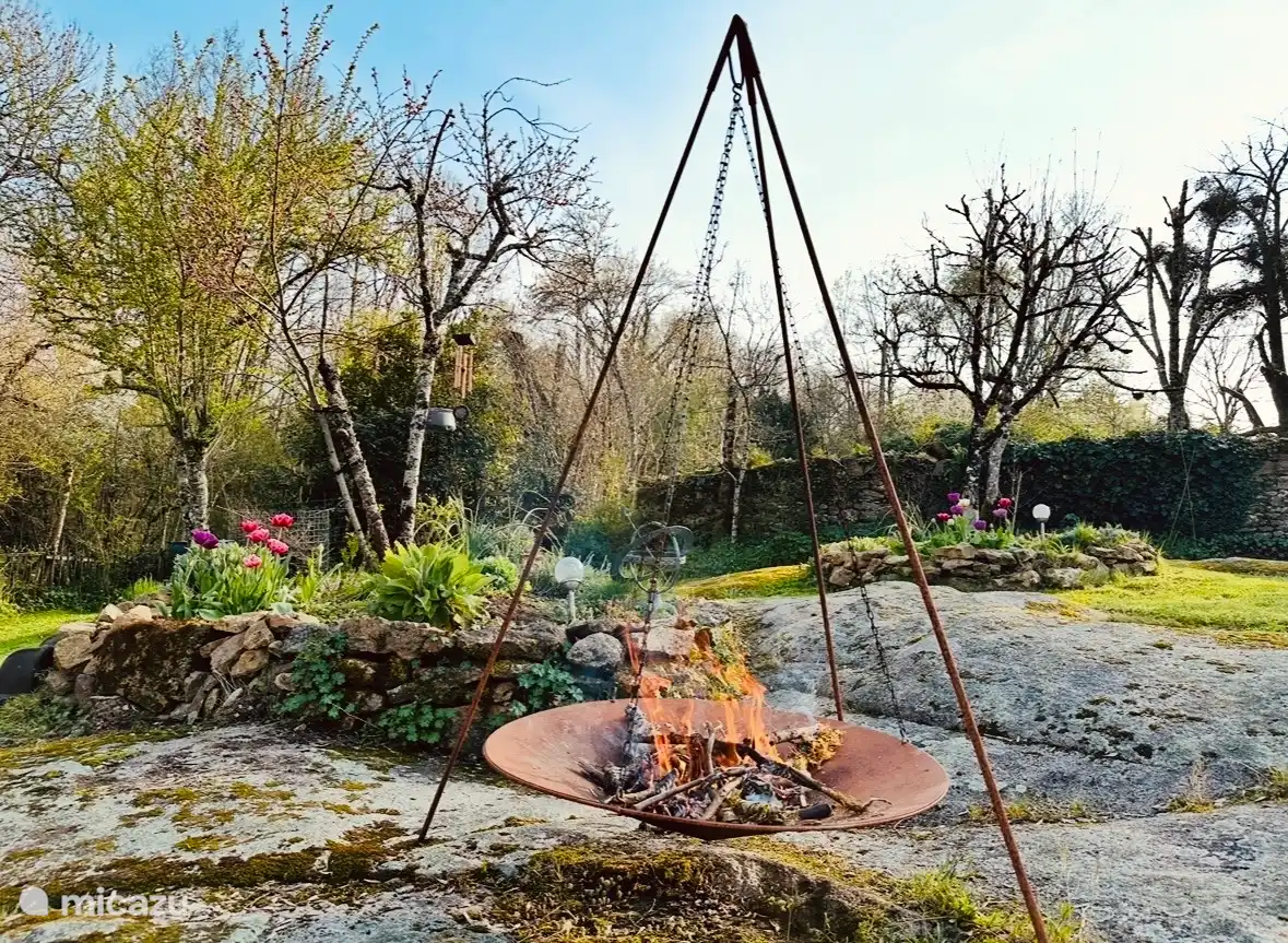 Si possible, le bol de feu brûle sous les étoiles le soir