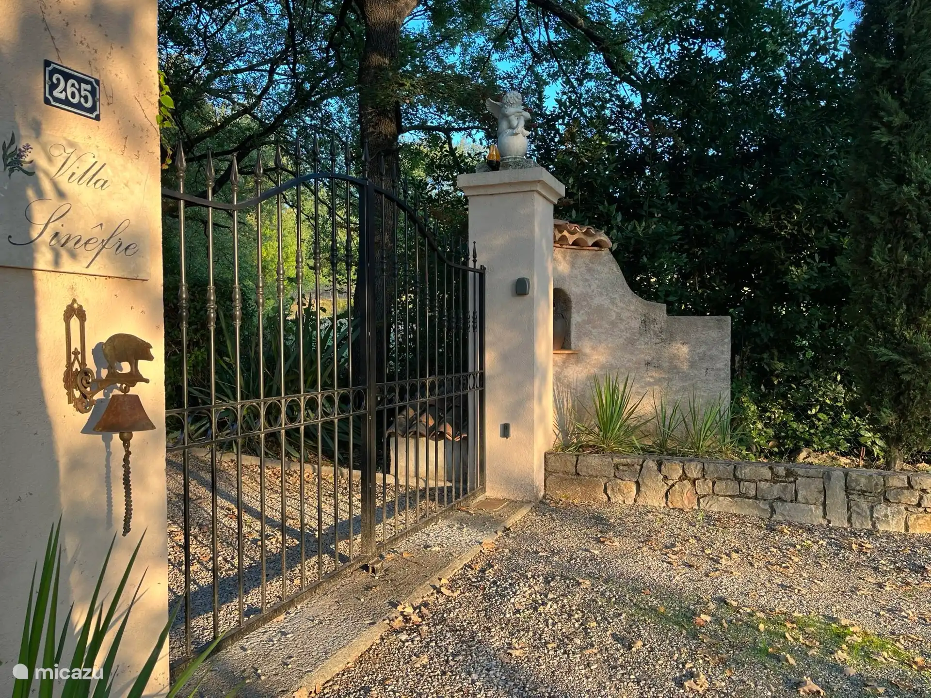 Poort Villa Sinêfre 