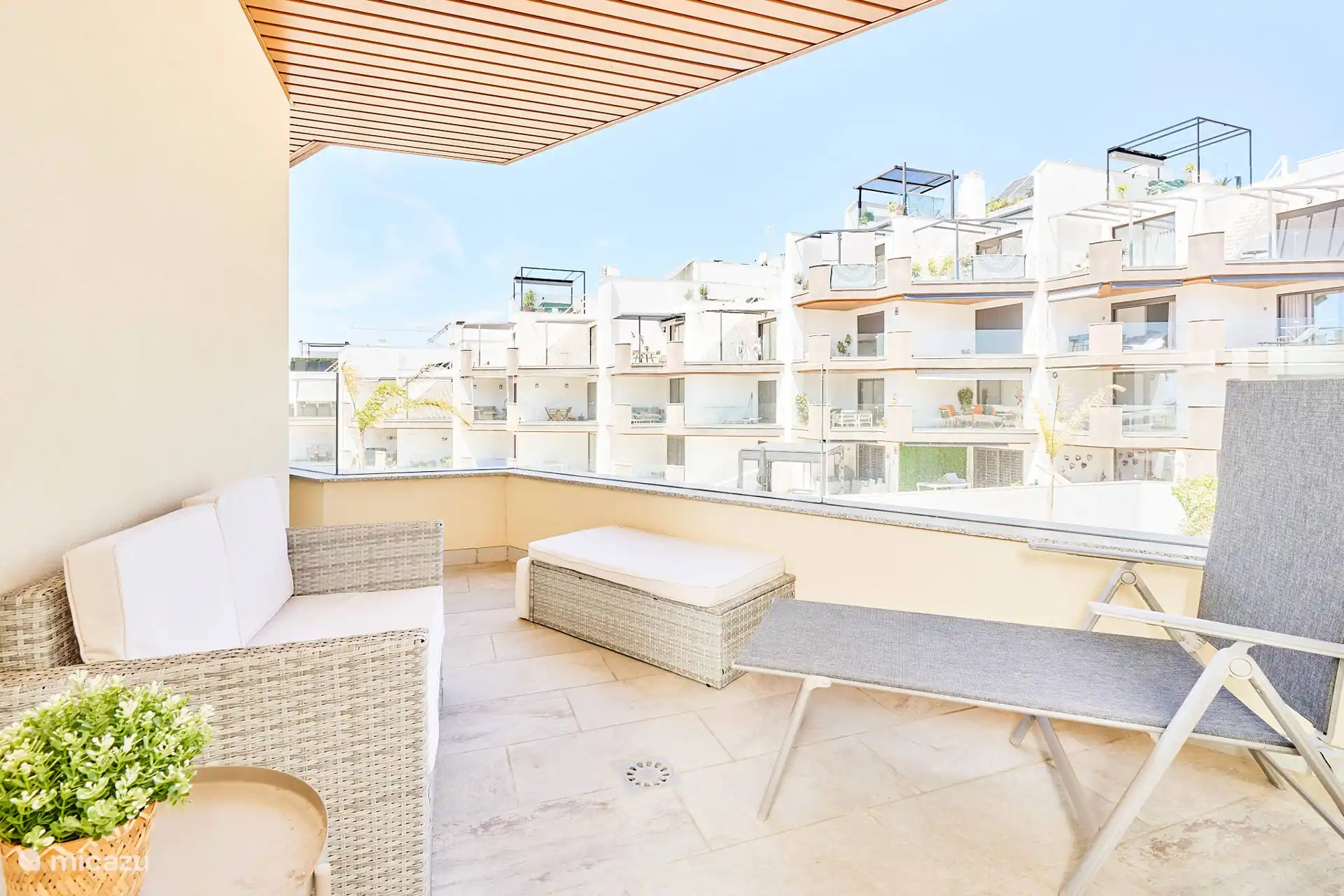 Terrasse im Wohnzimmer, jetzt auch mit Essbereich