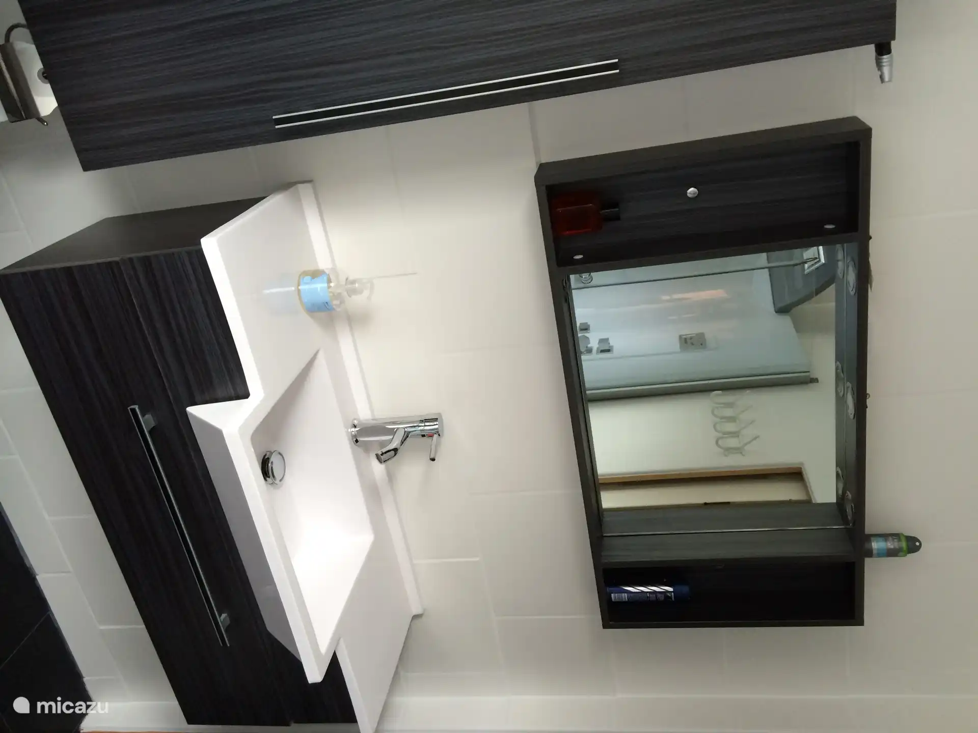 Badkamer met grote douche