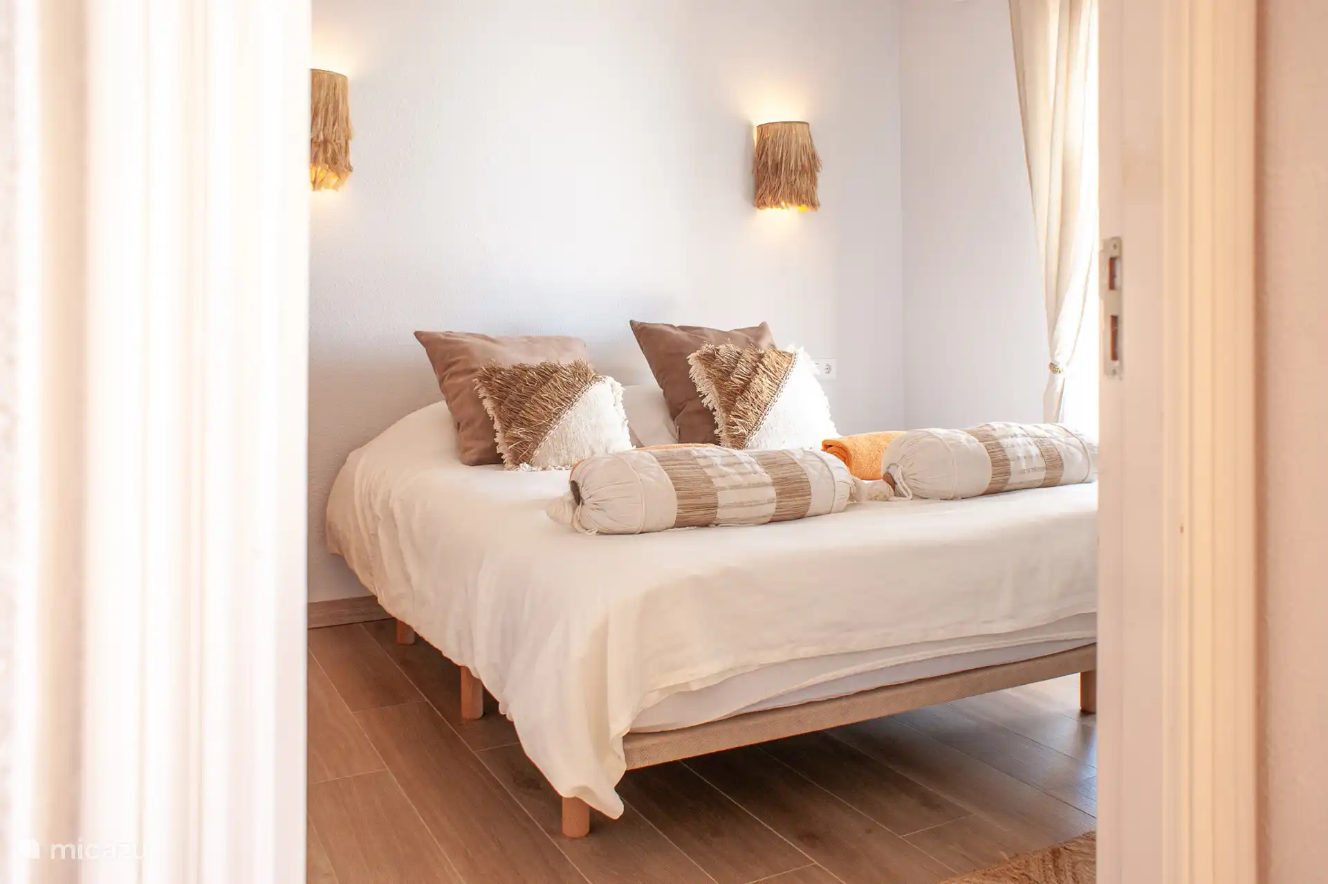 The second bedroom with double bed and sea view