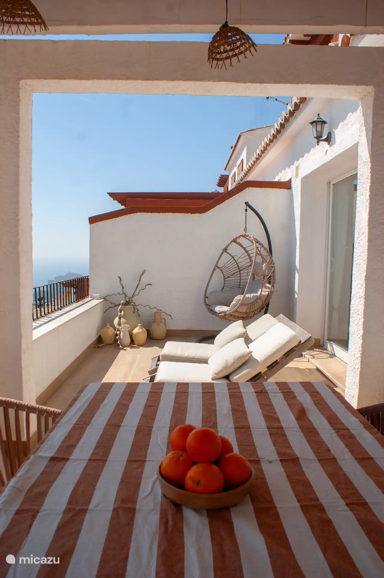 Terrace table with space for four people and sea view.