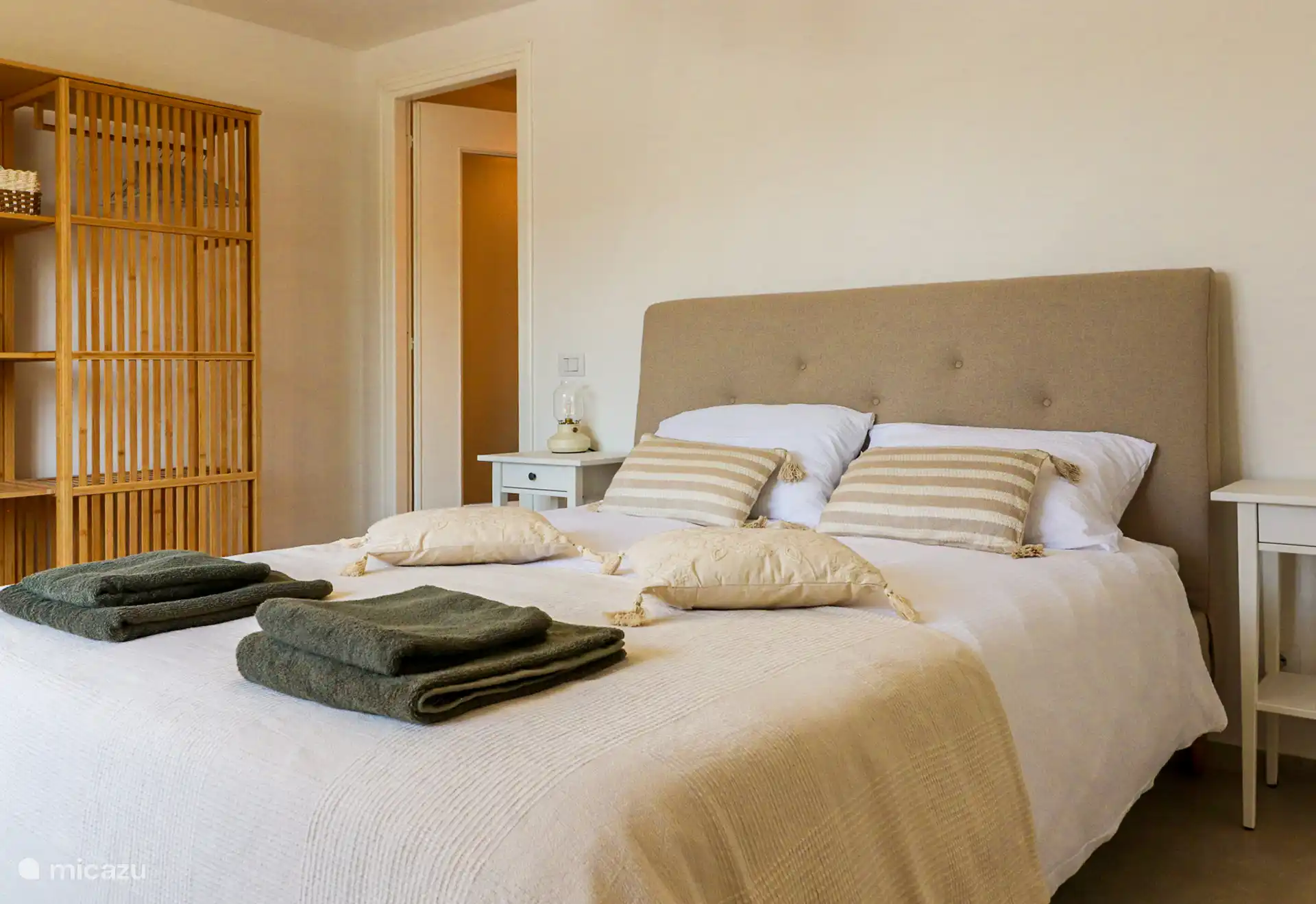 Schlafzimmer 1, Erdgeschoss mit eigenem Badezimmer