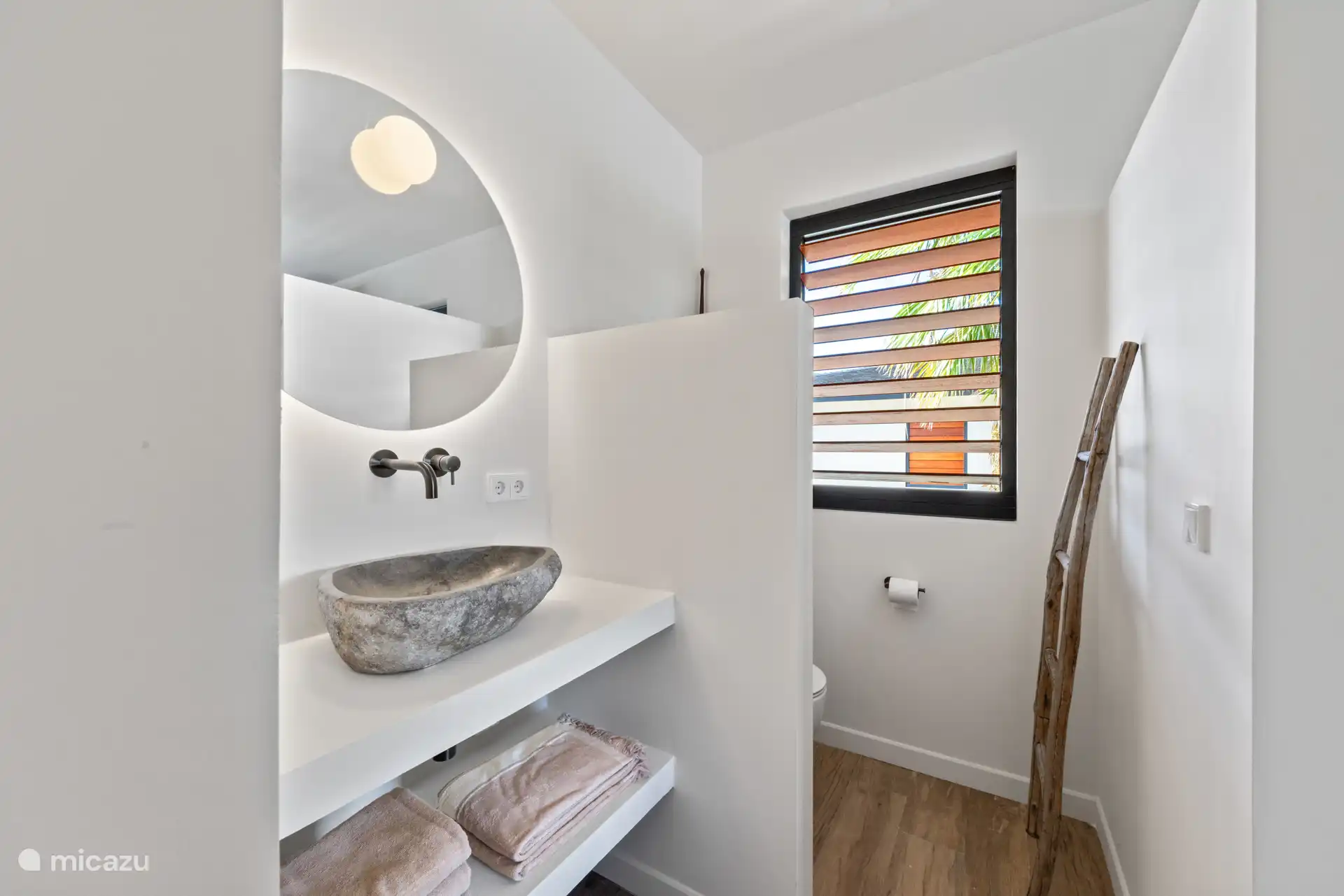 Villa – Badezimmer 2 vorne