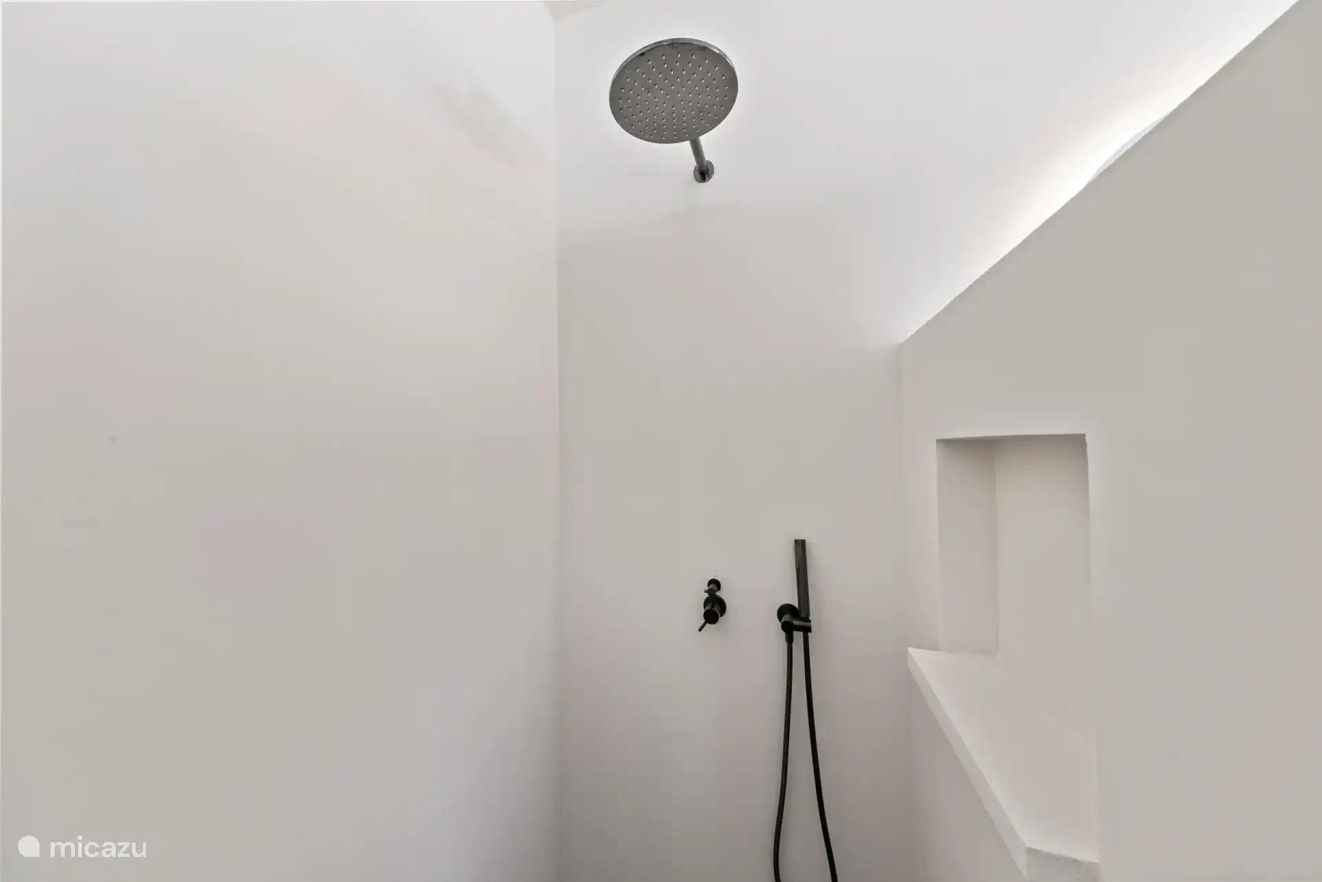 Villa – Badezimmer 2 vorne