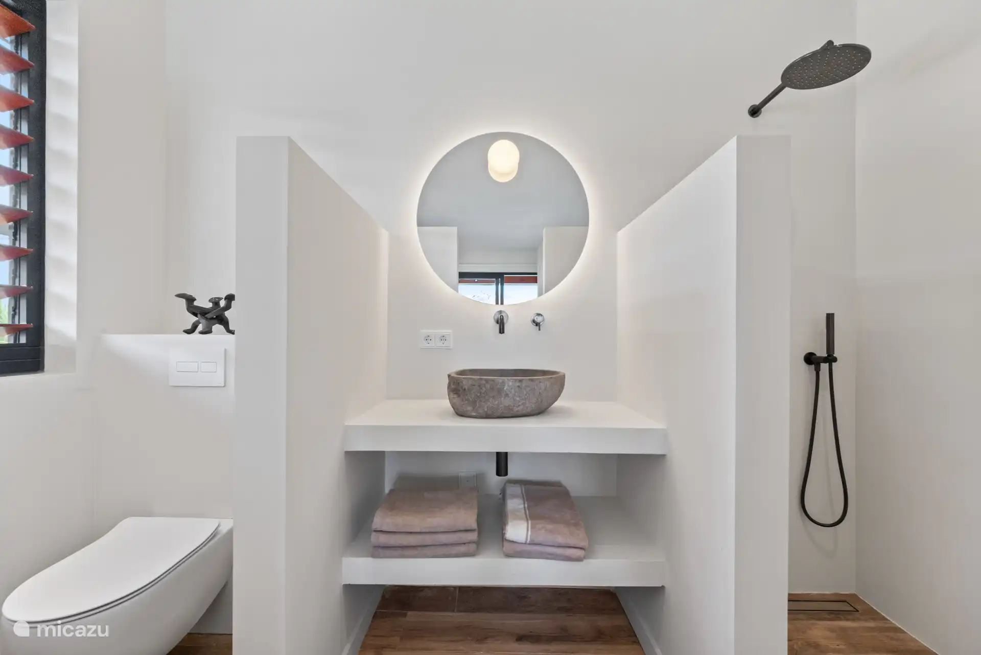 Villa – Badezimmer 1 vorne