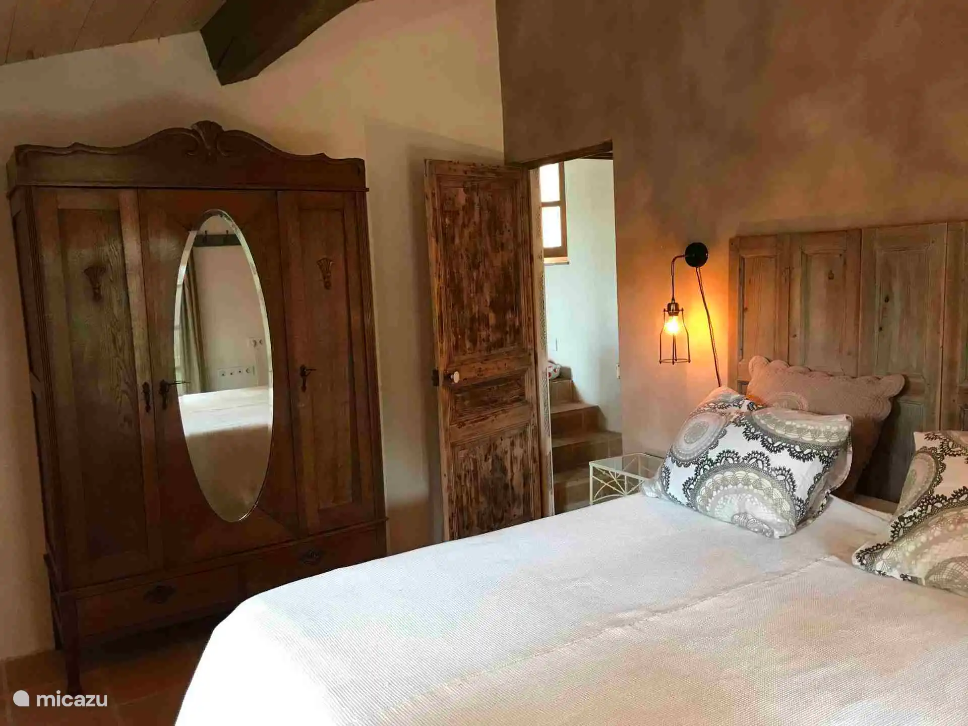 Taupe slaapkamer met 160 x 200 bed