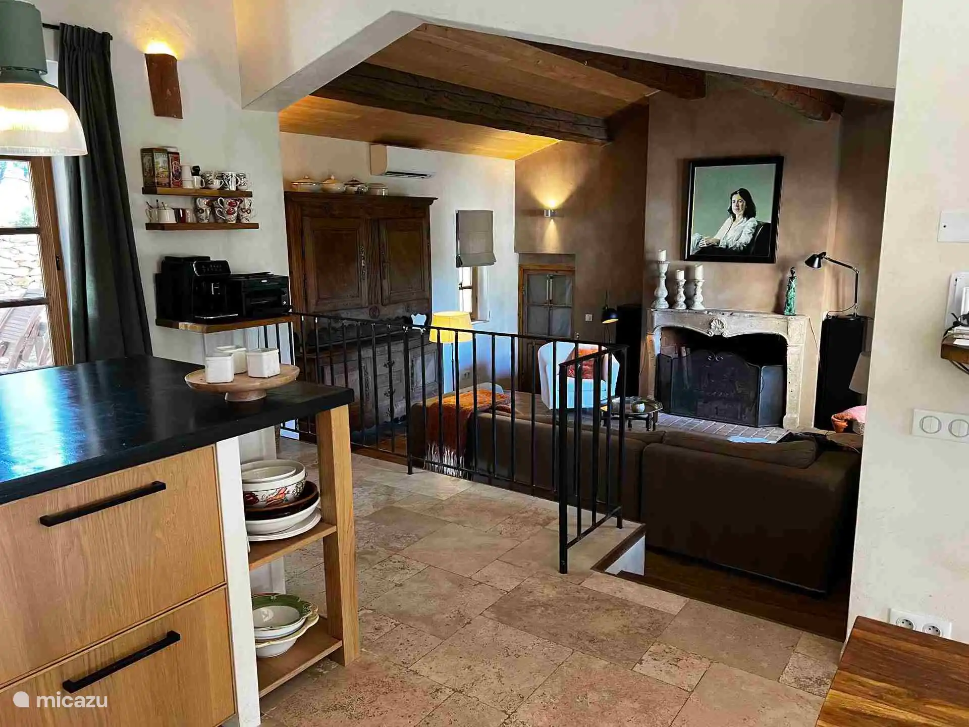 Huiskamer gezien vanuit de keuken