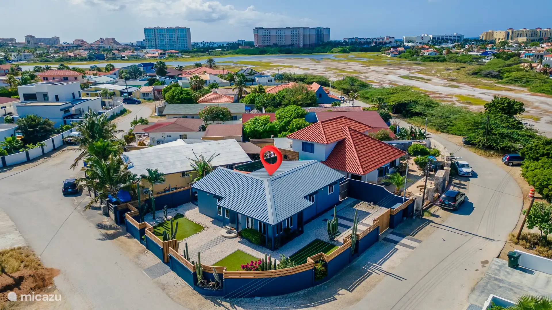 Top-Lage – In der Nähe von Palm Beach, Top-Resorts und Arubas besten Orte
Sie werden in einem der begehrtesten Gegenden Arubas übernachten, nur wenige Minuten von den besten Stränden und Attraktionen der Insel entfernt.